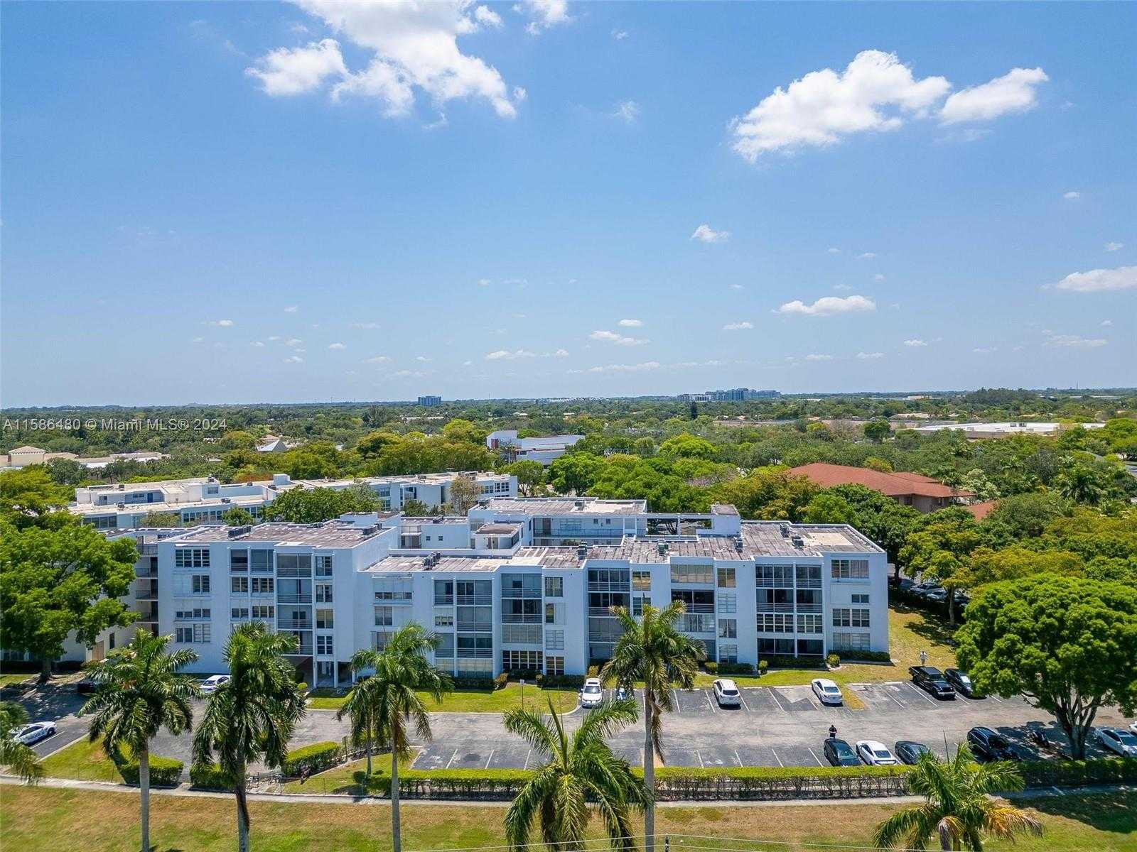Small Image of 6923 CYPRESS RD #A15, Plantation Number 31