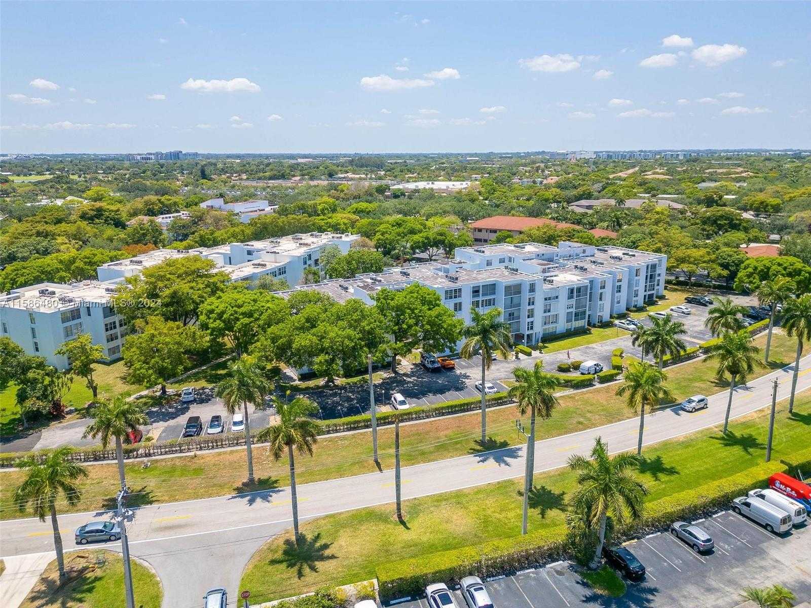 Small Image of 6923 CYPRESS RD #A15, Plantation Number 32