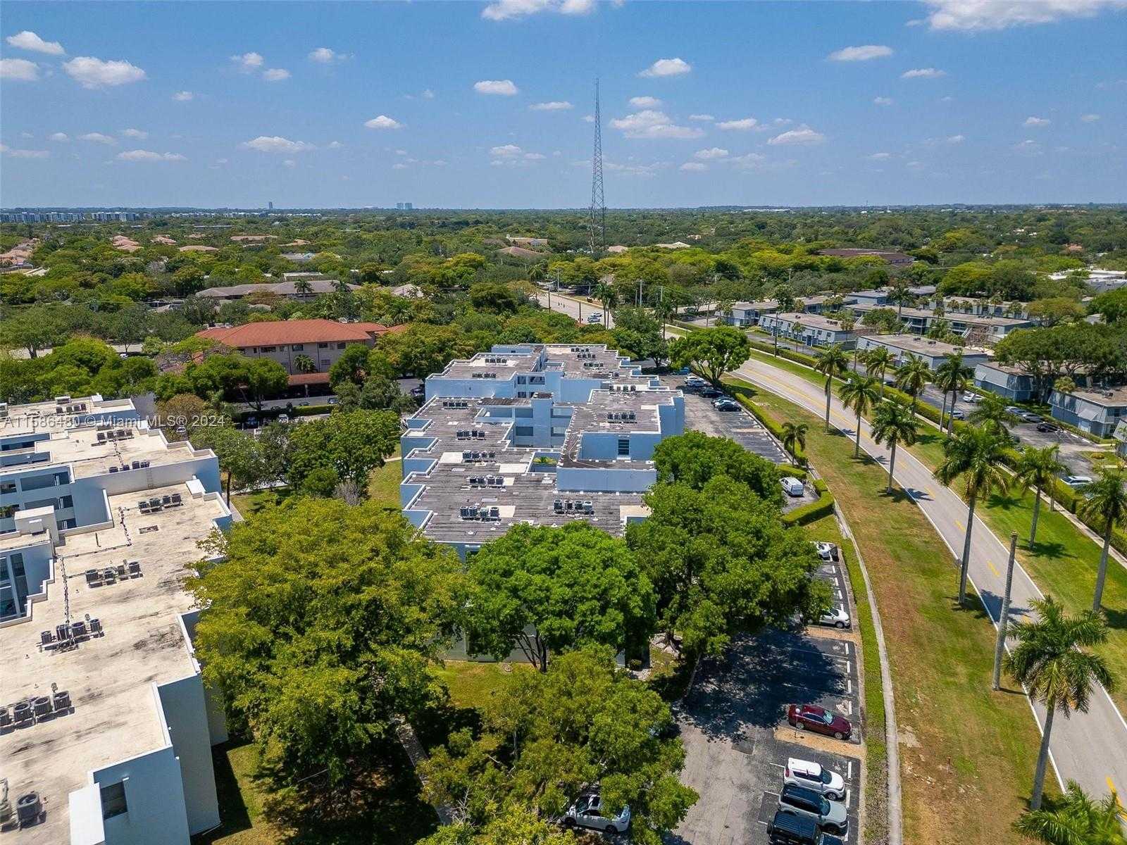 Small Image of 6923 CYPRESS RD #A15, Plantation Number 33