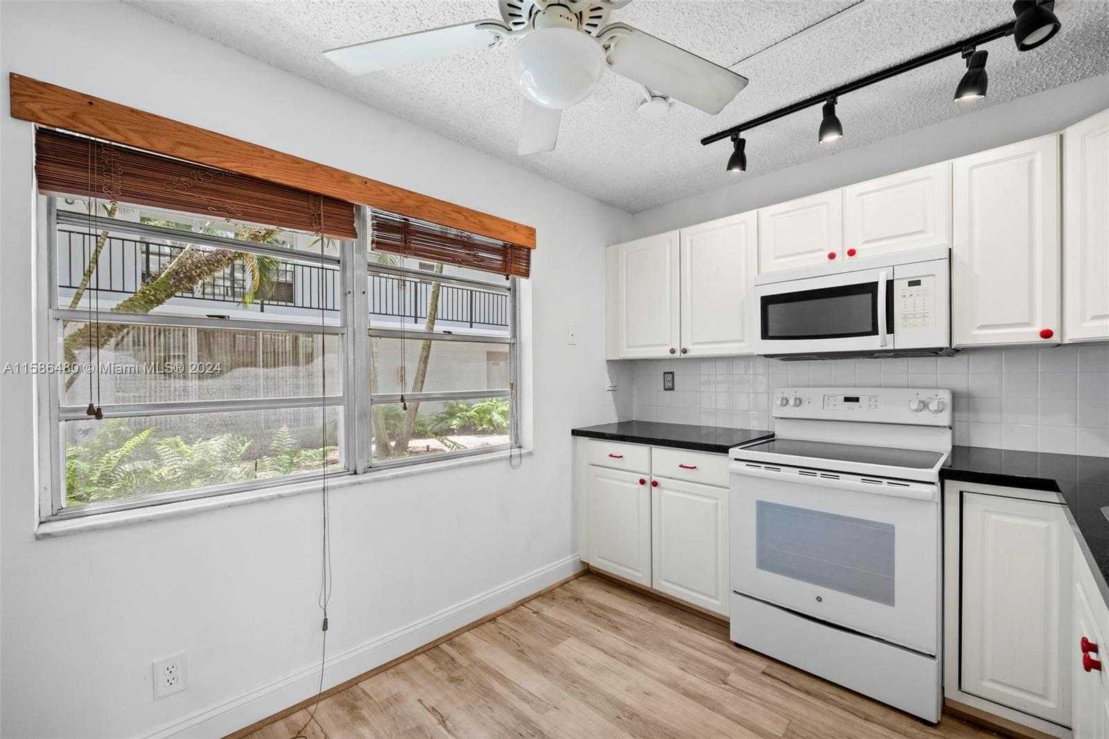 Small Image of 6923 CYPRESS RD #A15, Plantation Number 8