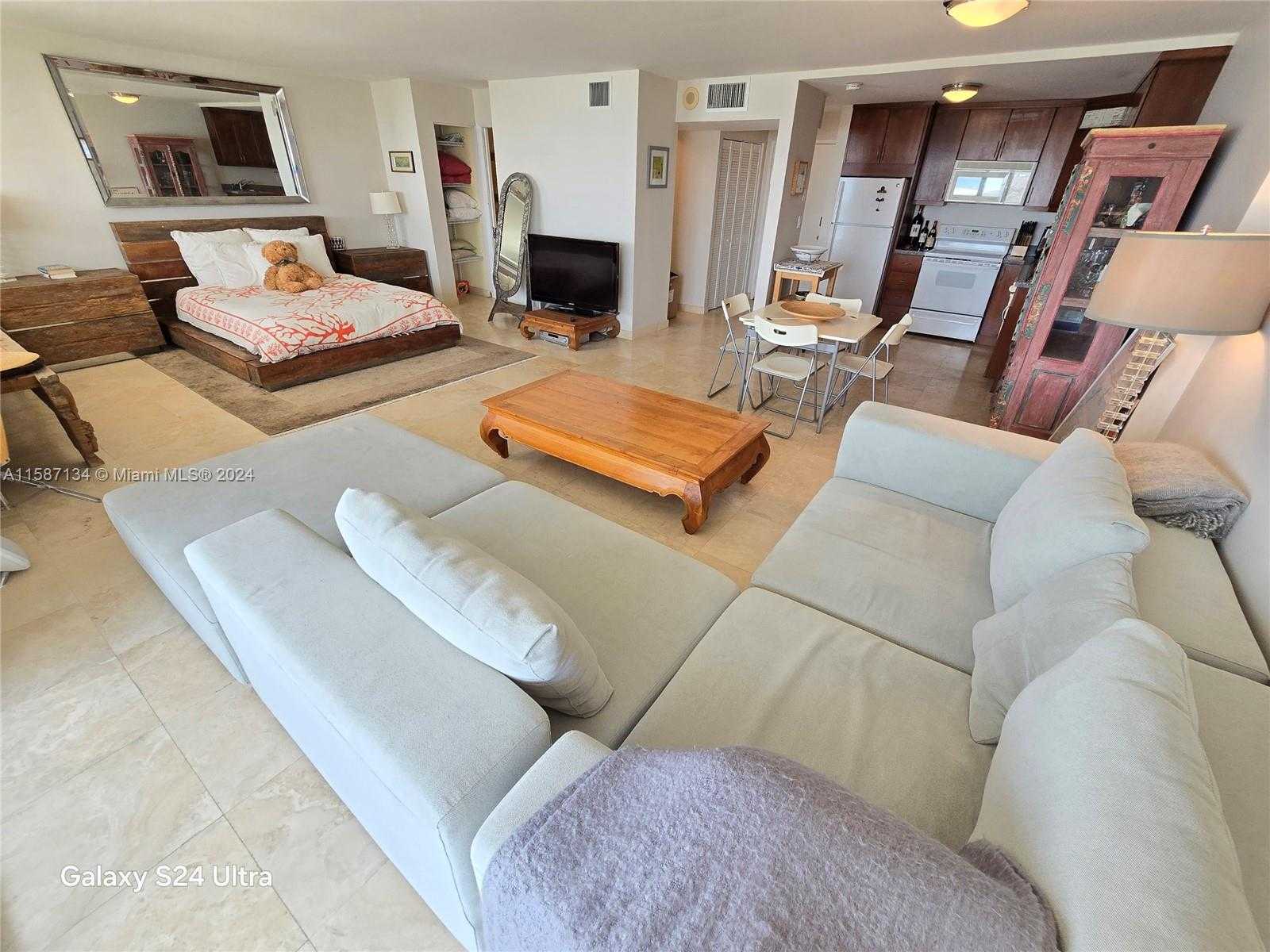 Small Image of 465 OCEAN DR #1119/1120, Miami Beach Number 12