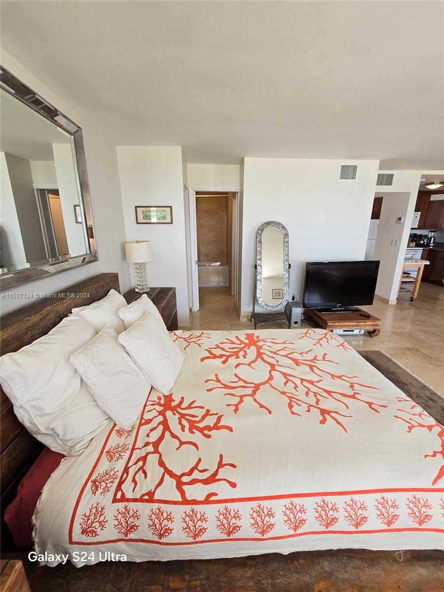 Small Image of 465 OCEAN DR #1119/1120, Miami Beach Number 14