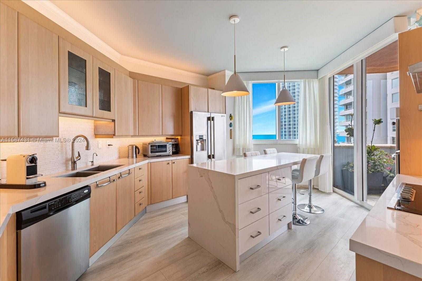 Small Image of 300 SOUTH POINTE DR #1001, Miami Beach Number 19