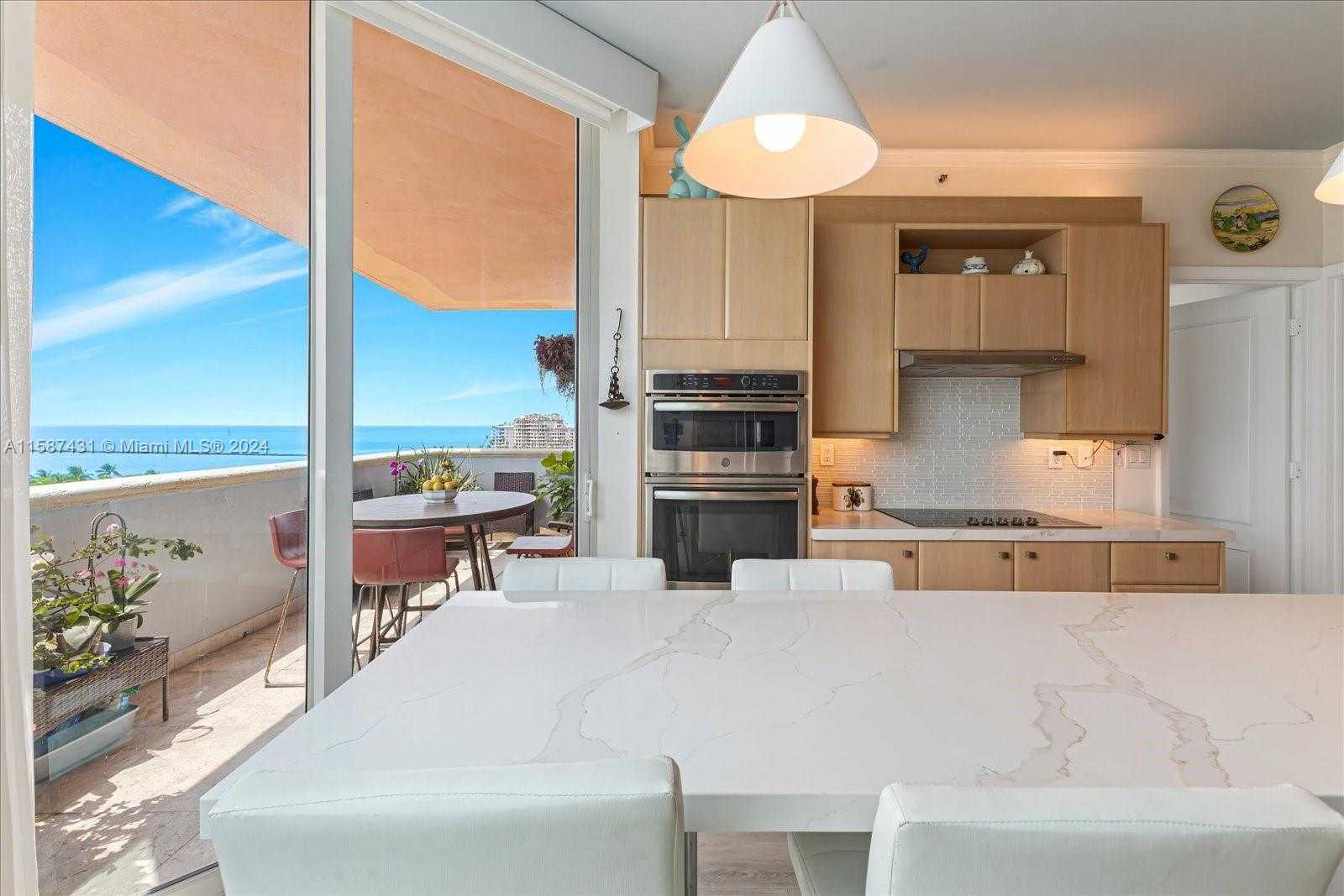 Small Image of 300 SOUTH POINTE DR #1001, Miami Beach Number 20