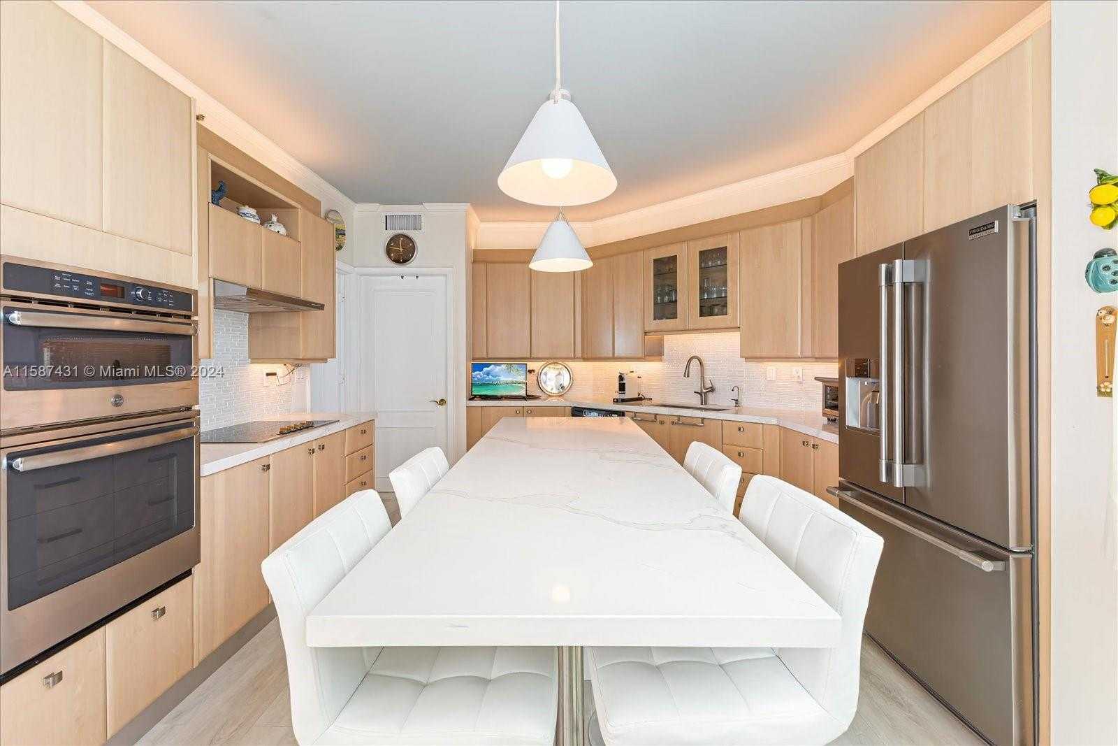 Small Image of 300 SOUTH POINTE DR #1001, Miami Beach Number 21
