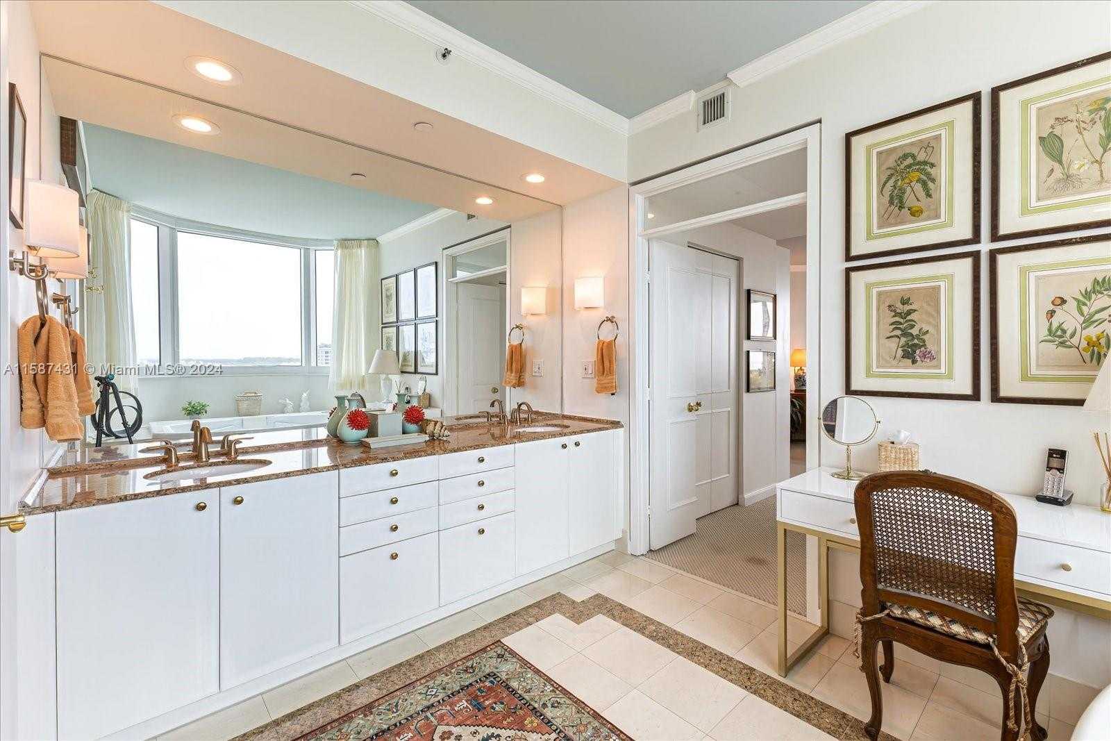 Small Image of 300 SOUTH POINTE DR #1001, Miami Beach Number 31