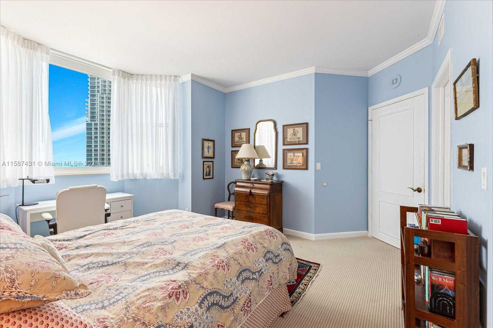 Small Image of 300 SOUTH POINTE DR #1001, Miami Beach Number 37