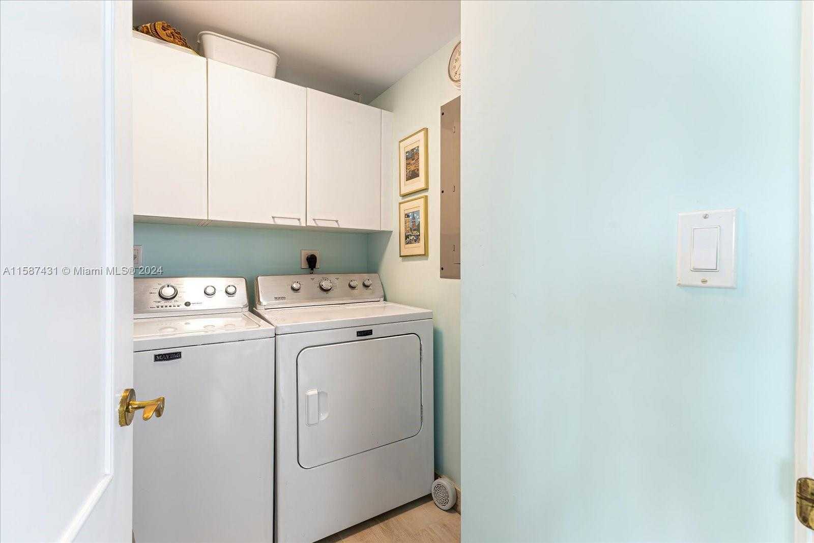 Small Image of 300 SOUTH POINTE DR #1001, Miami Beach Number 39