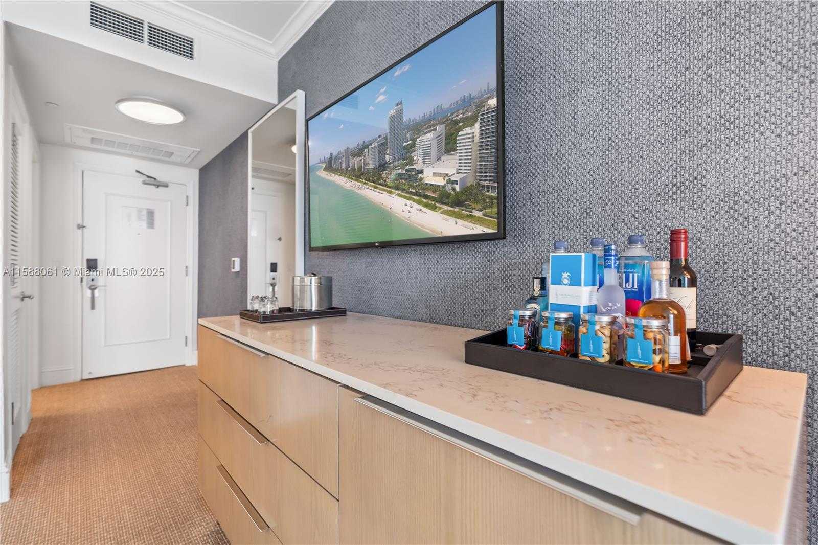 Small Image of 4401 COLLINS AVE #2501, Miami Beach Number 17