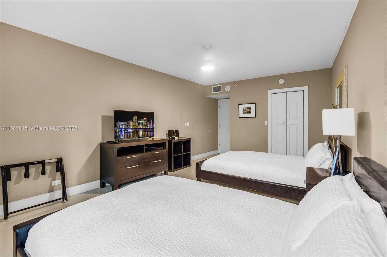 Small Image of 2301 Collins Ave, Miami Beach, FL 33139, USA Number 20