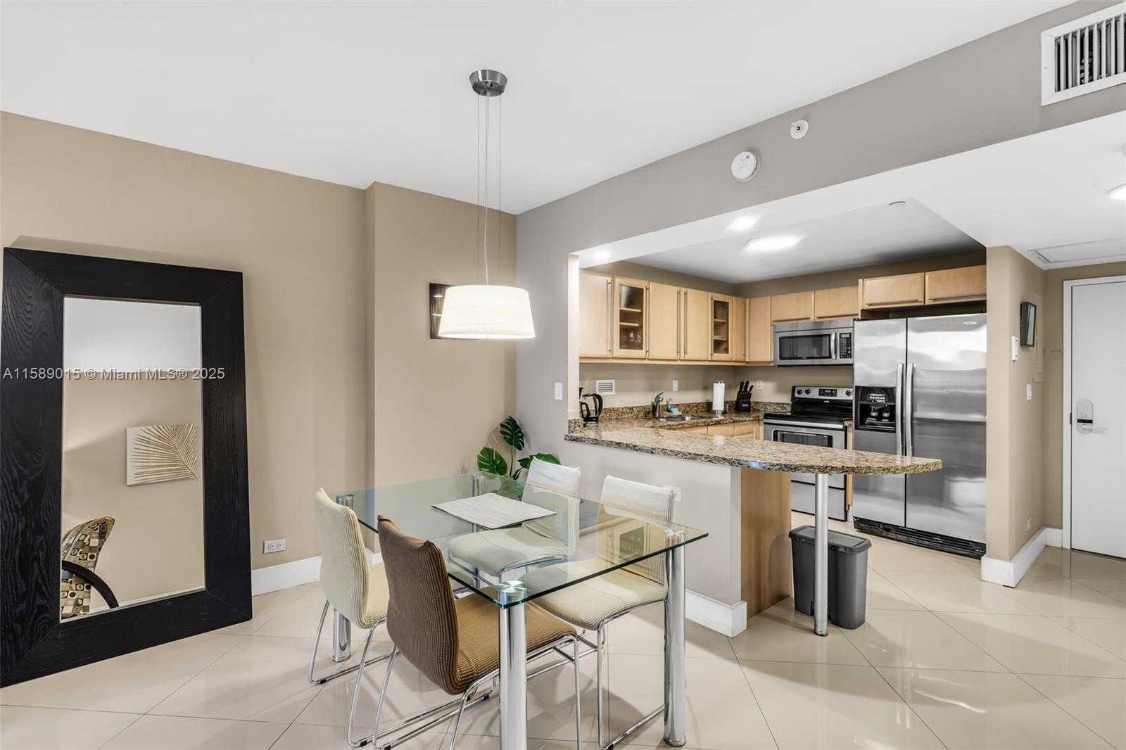 Small Image of 2301 Collins Ave, Miami Beach, FL 33139, USA Number 23