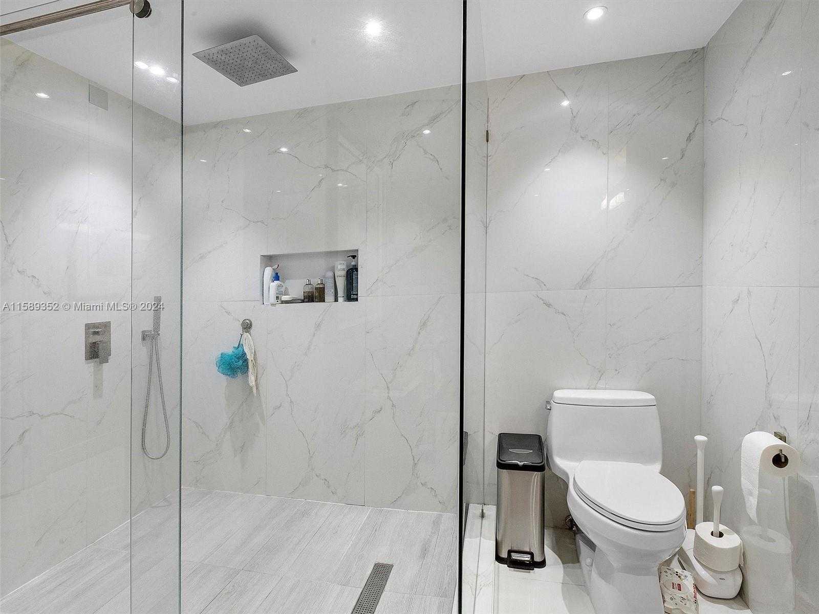 Small Image of 19355 TURNBERRY WAY #25A, Aventura Number 16