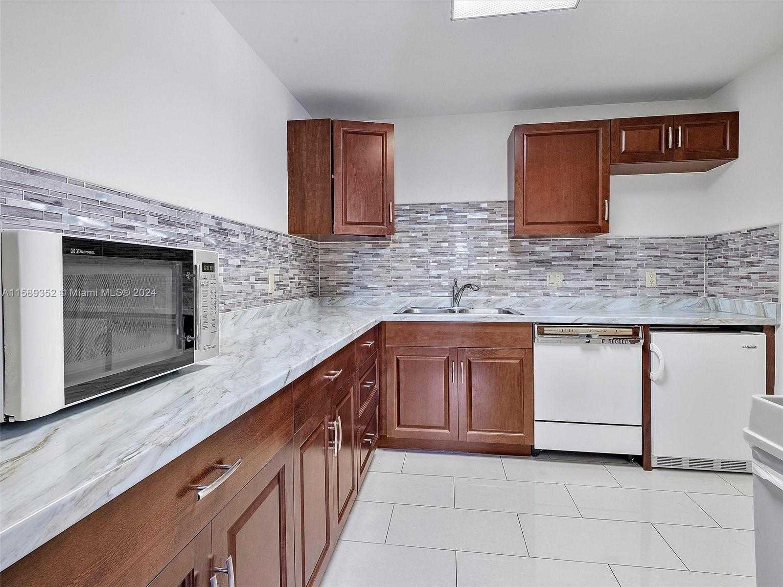 Small Image of 19355 TURNBERRY WAY #25A, Aventura Number 30
