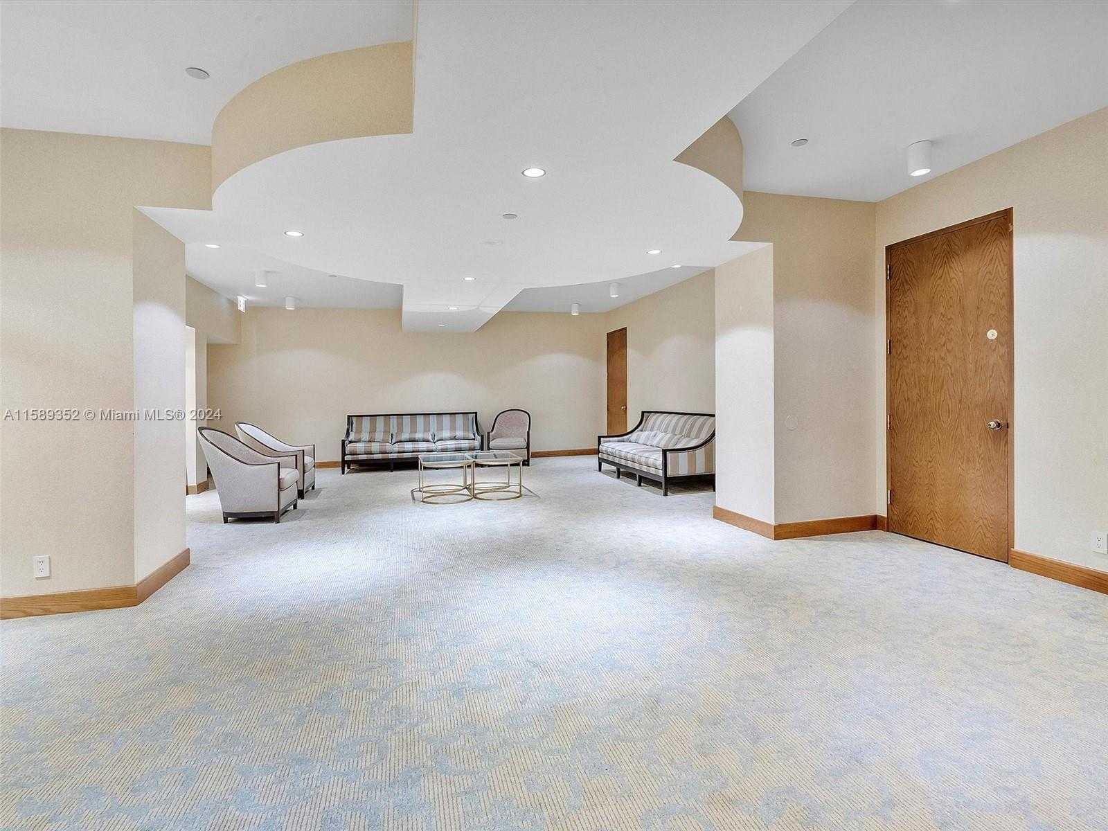 Small Image of 19355 TURNBERRY WAY #25A, Aventura Number 33