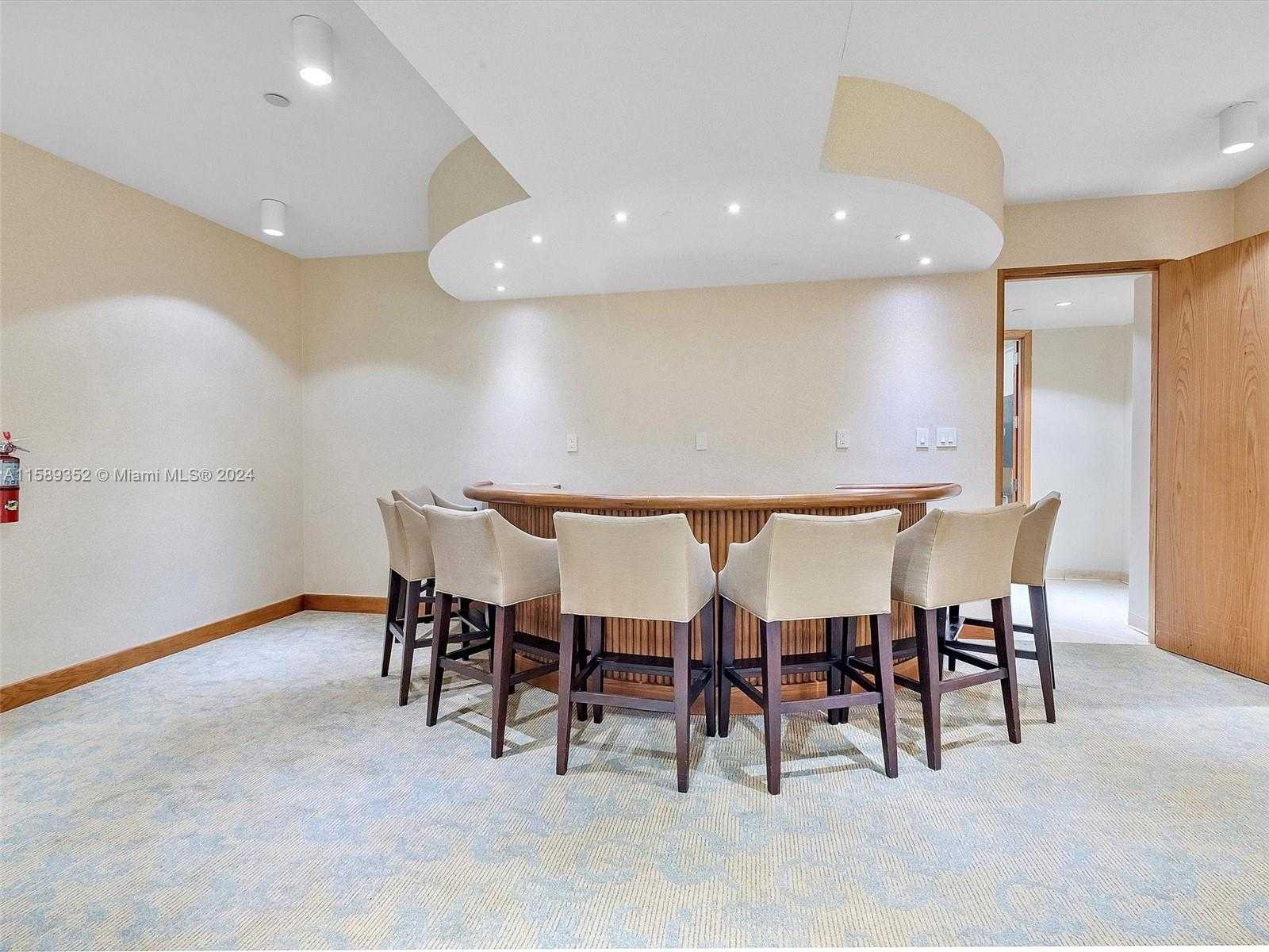 Small Image of 19355 TURNBERRY WAY #25A, Aventura Number 34