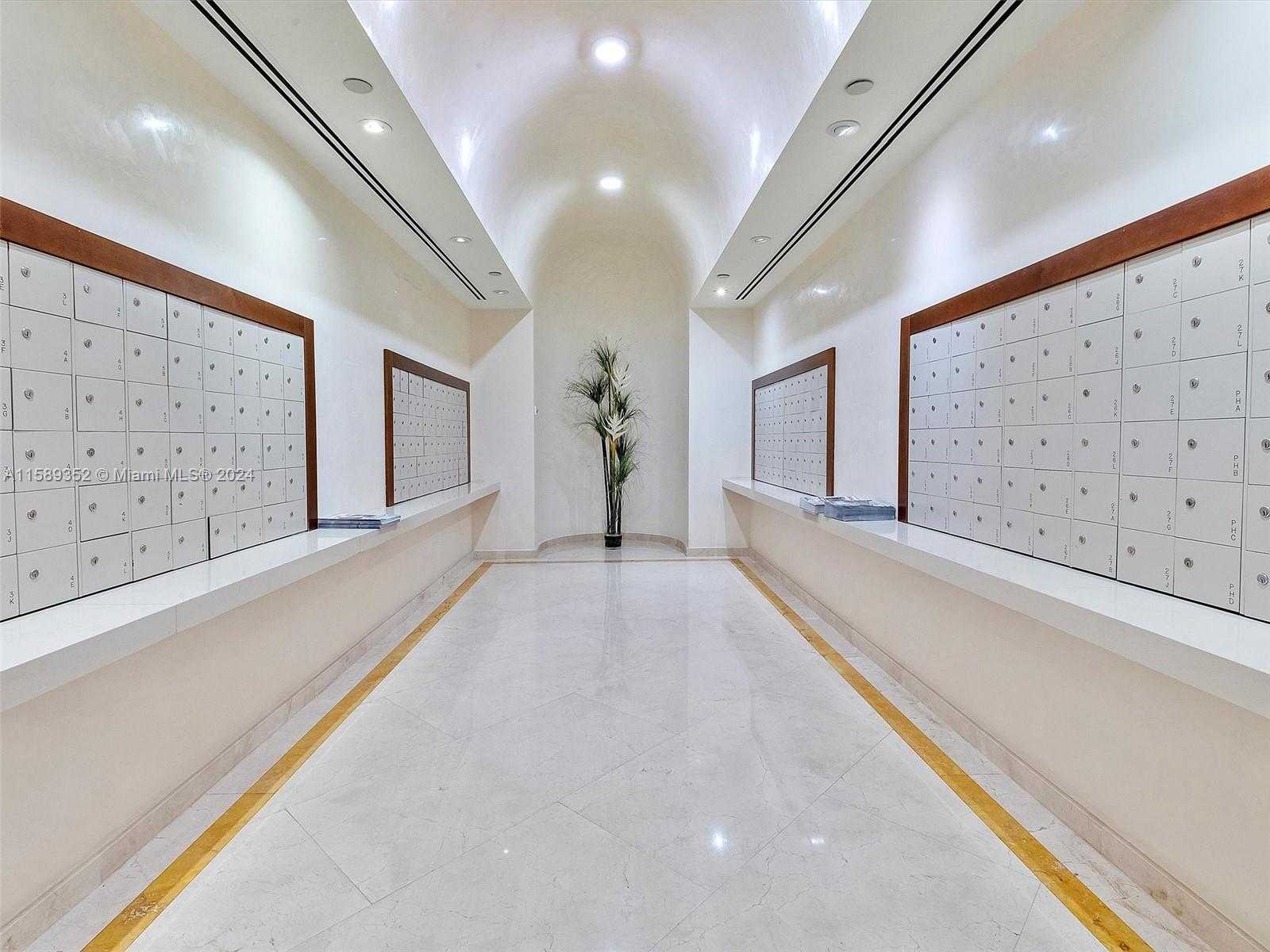 Small Image of 19355 TURNBERRY WAY #25A, Aventura Number 35