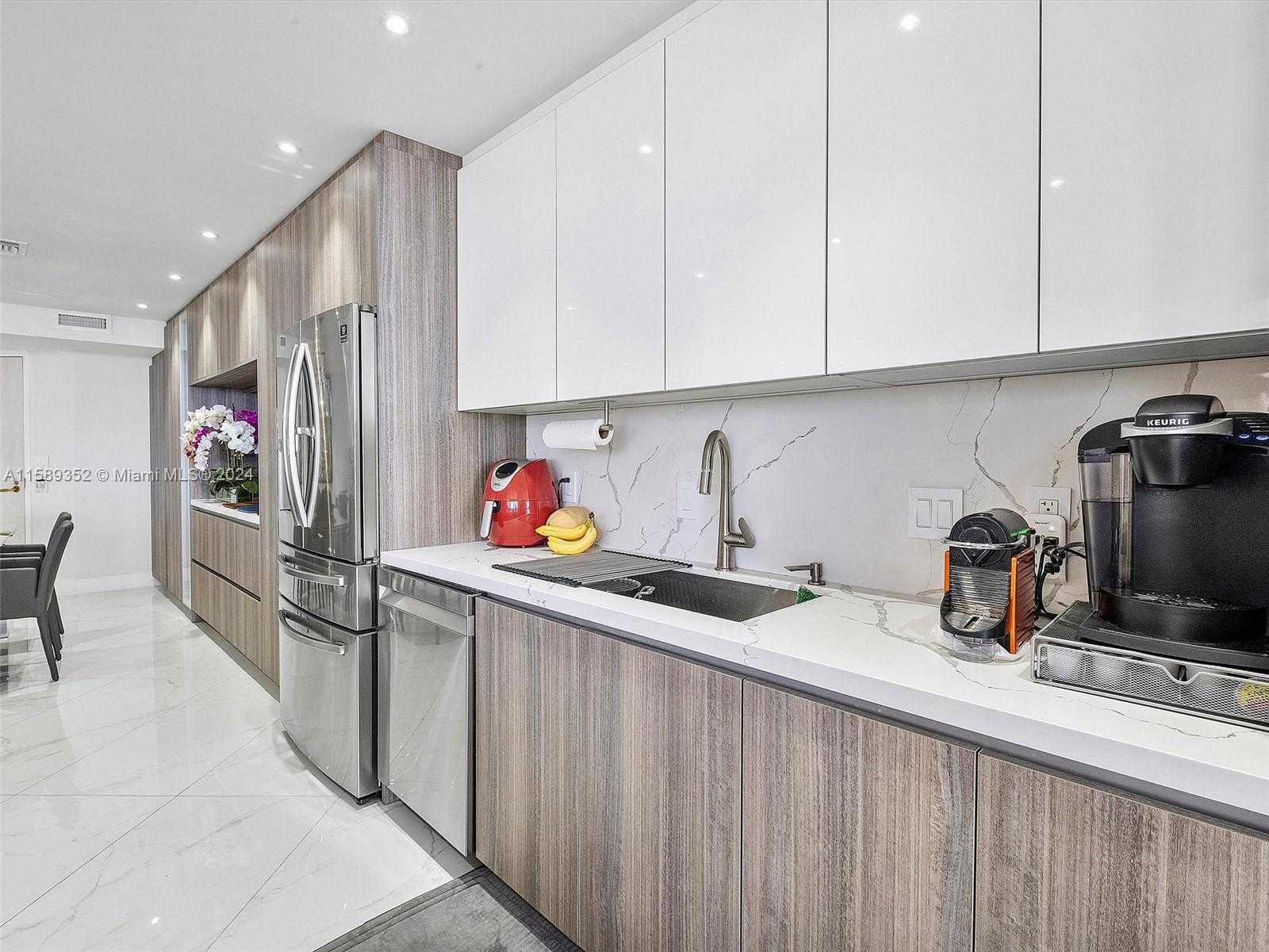 Small Image of 19355 TURNBERRY WAY #25A, Aventura Number 9
