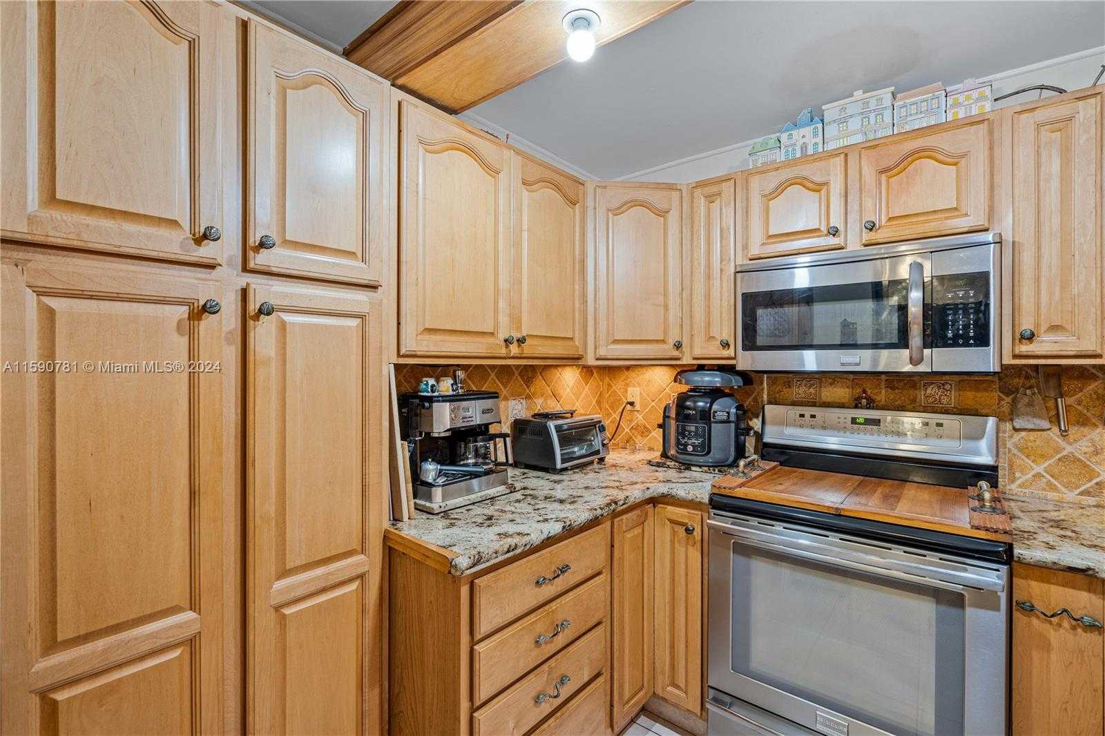 Small Image of 2401 COLLINS AVE #404, Miami Beach Number 11