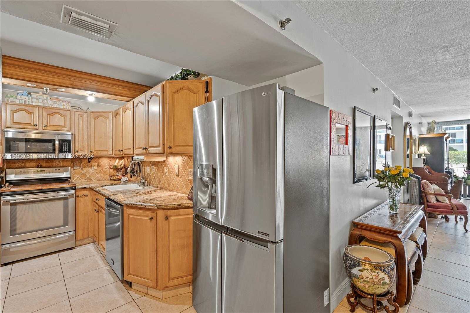 Small Image of 2401 COLLINS AVE #404, Miami Beach Number 15