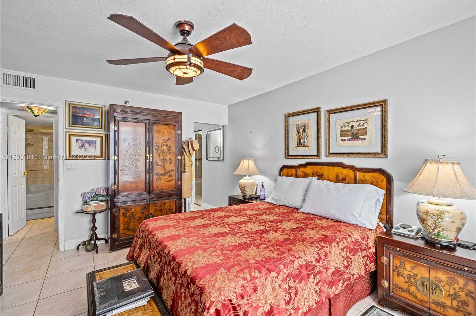 Small Image of 2401 COLLINS AVE #404, Miami Beach Number 29
