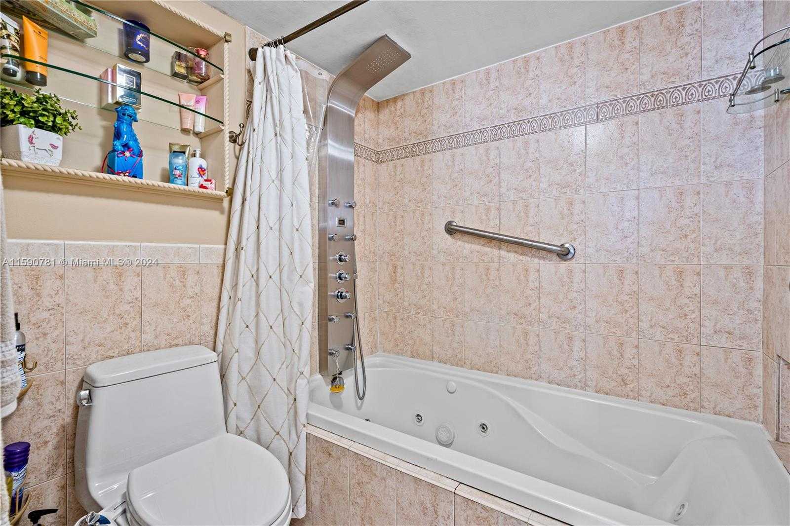 Small Image of 2401 COLLINS AVE #404, Miami Beach Number 32