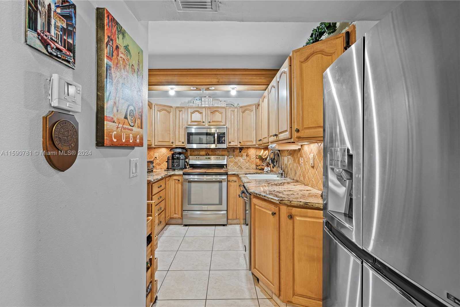 Small Image of 2401 COLLINS AVE #404, Miami Beach Number 9