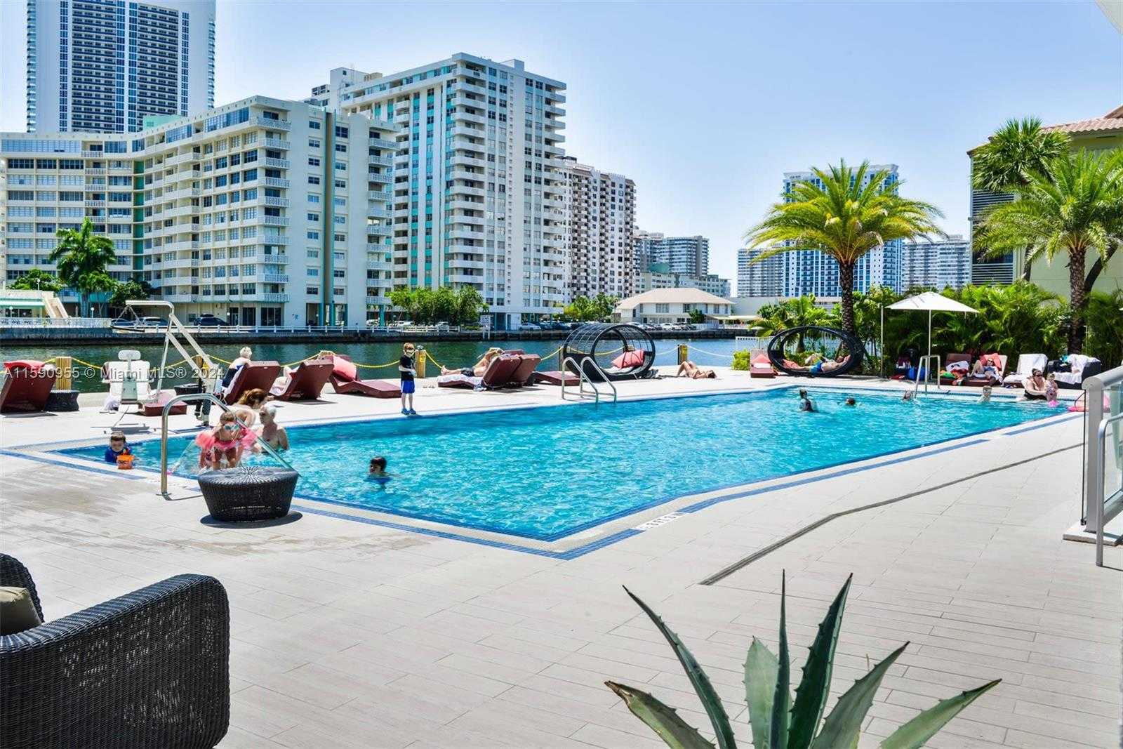 Small Image of 2602 EAST HALLANDALE BEACH BLVD #R2303, Hallandale Beach Number 4