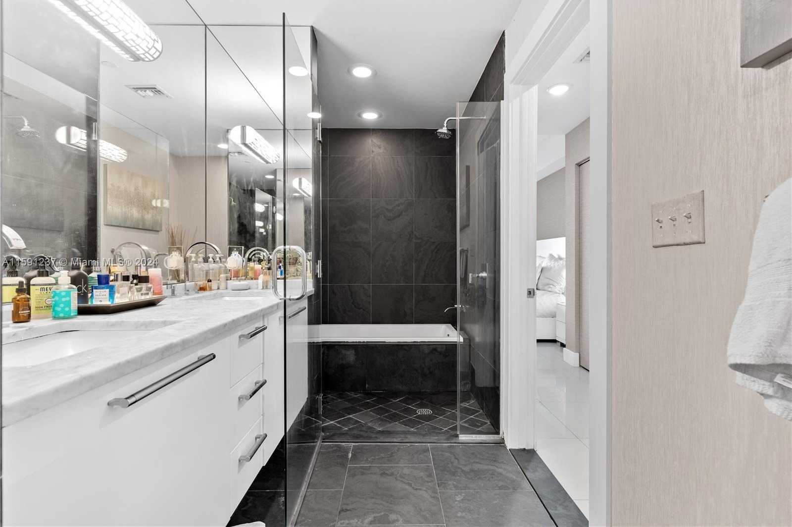 Small Image of 900 BISCAYNE BLVD #3003, Miami Number 18
