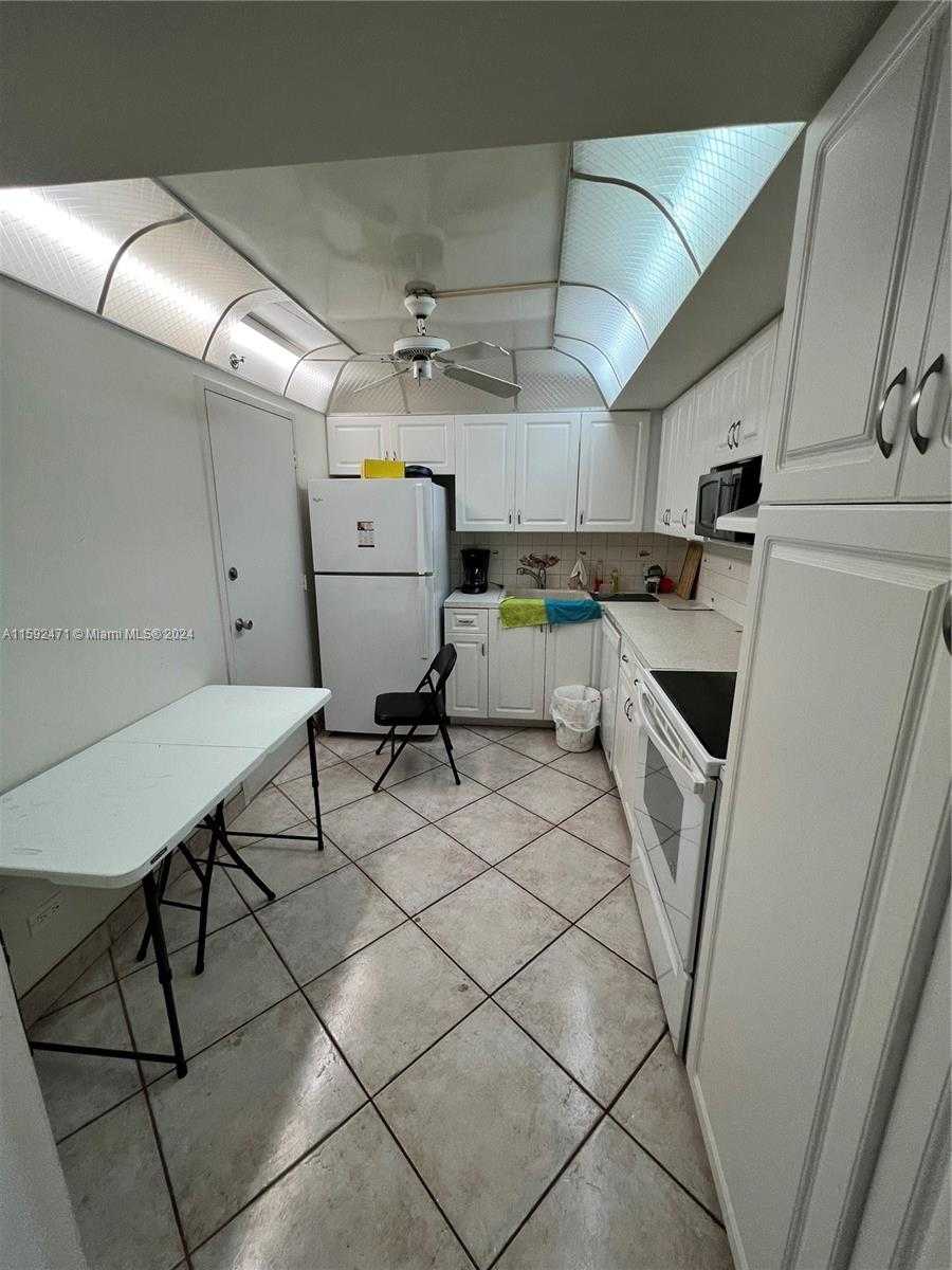 Small Image of 6039 COLLINS AVE #1034, Miami Beach Number 10