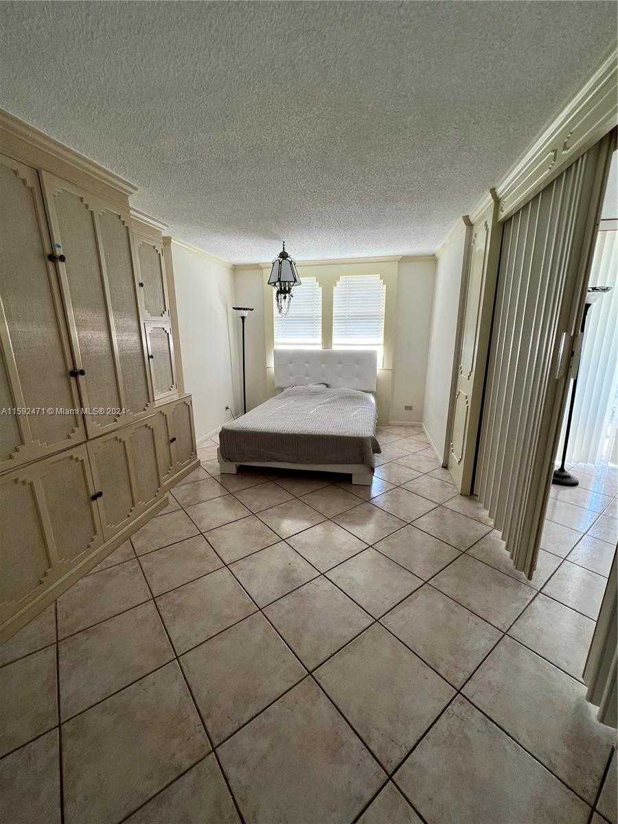 Small Image of 6039 COLLINS AVE #1034, Miami Beach Number 8