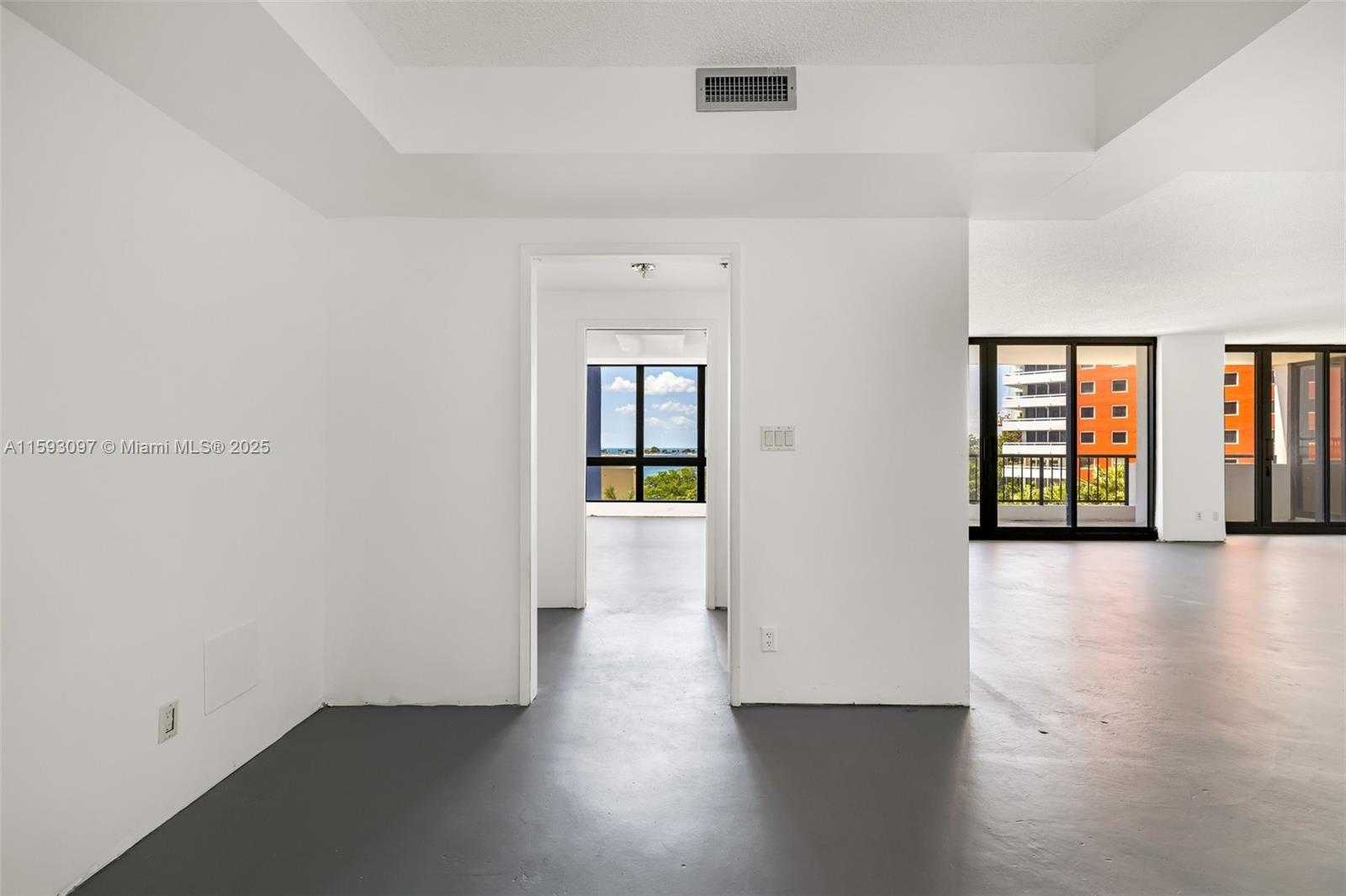 Small Image of 1581 BRICKELL AVE #101/102, Miami Number 29