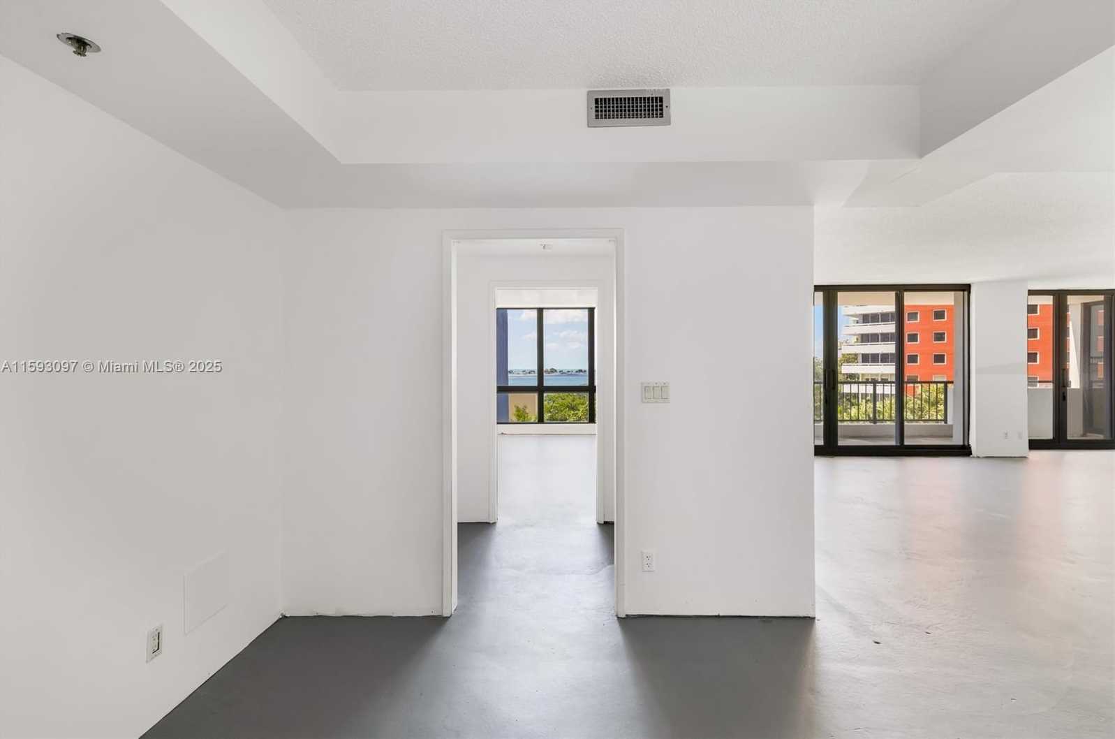 Small Image of 1581 BRICKELL AVE #101/102, Miami Number 30