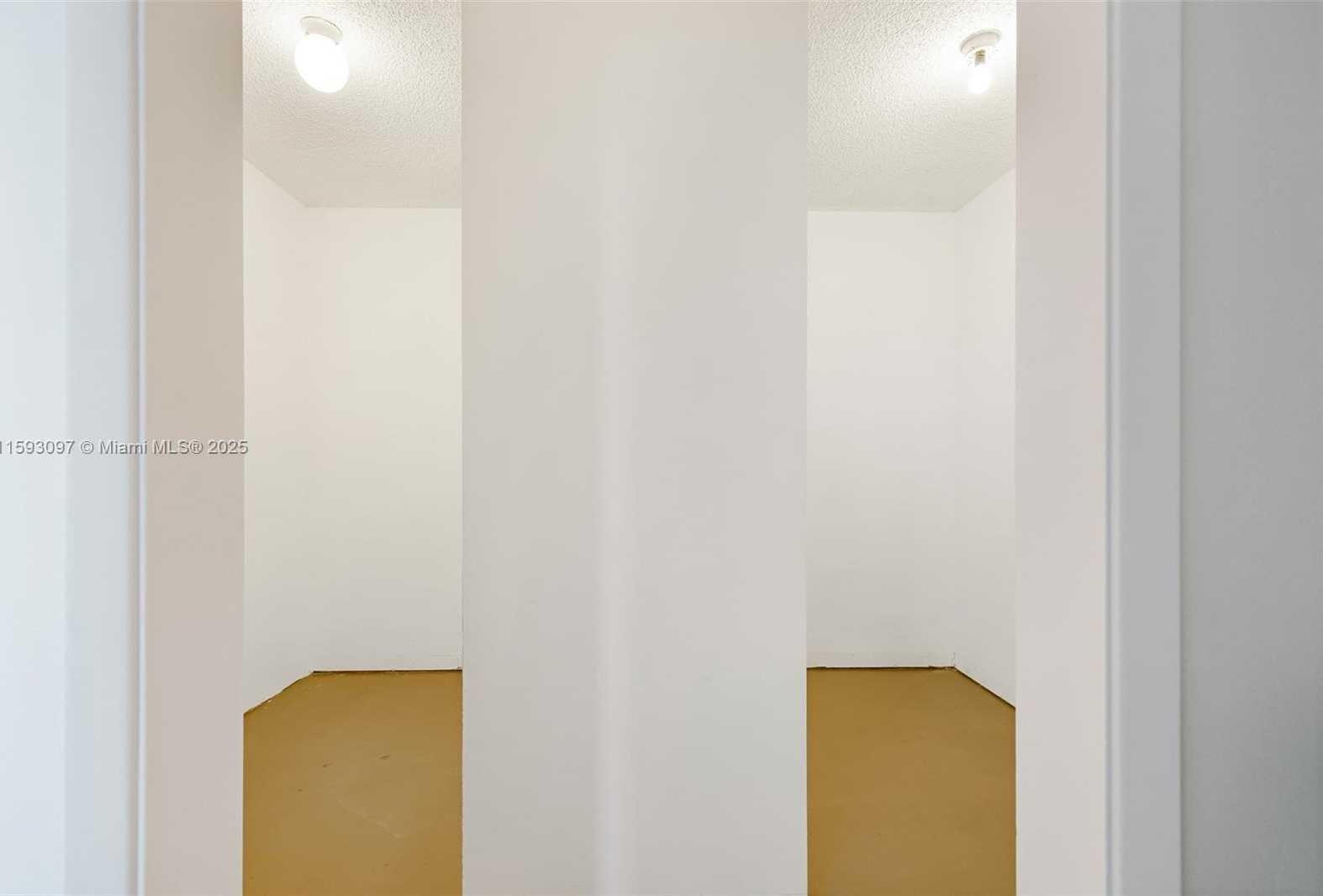 Small Image of 1581 BRICKELL AVE #101/102, Miami Number 33