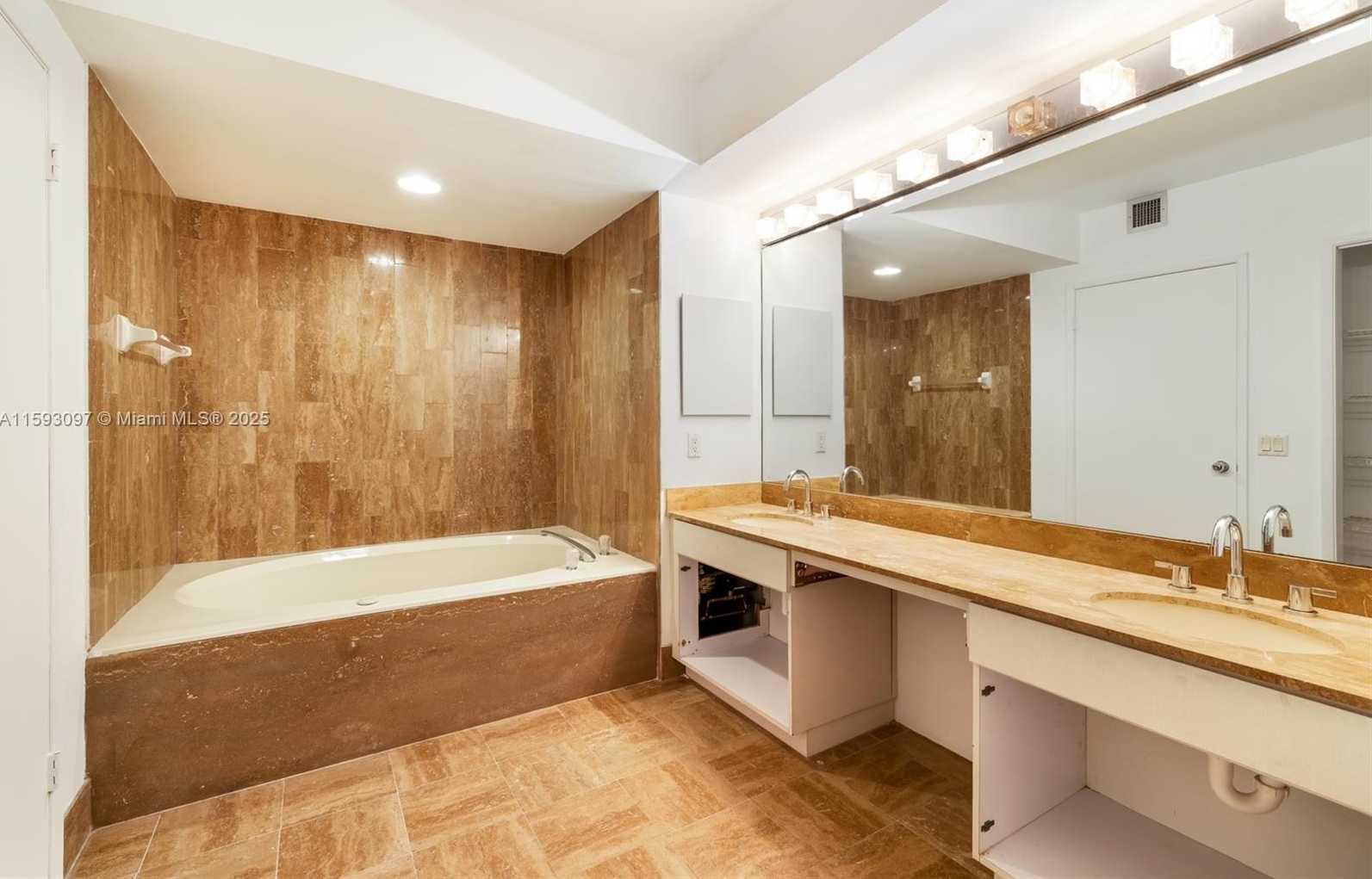 Small Image of 1581 BRICKELL AVE #101/102, Miami Number 34