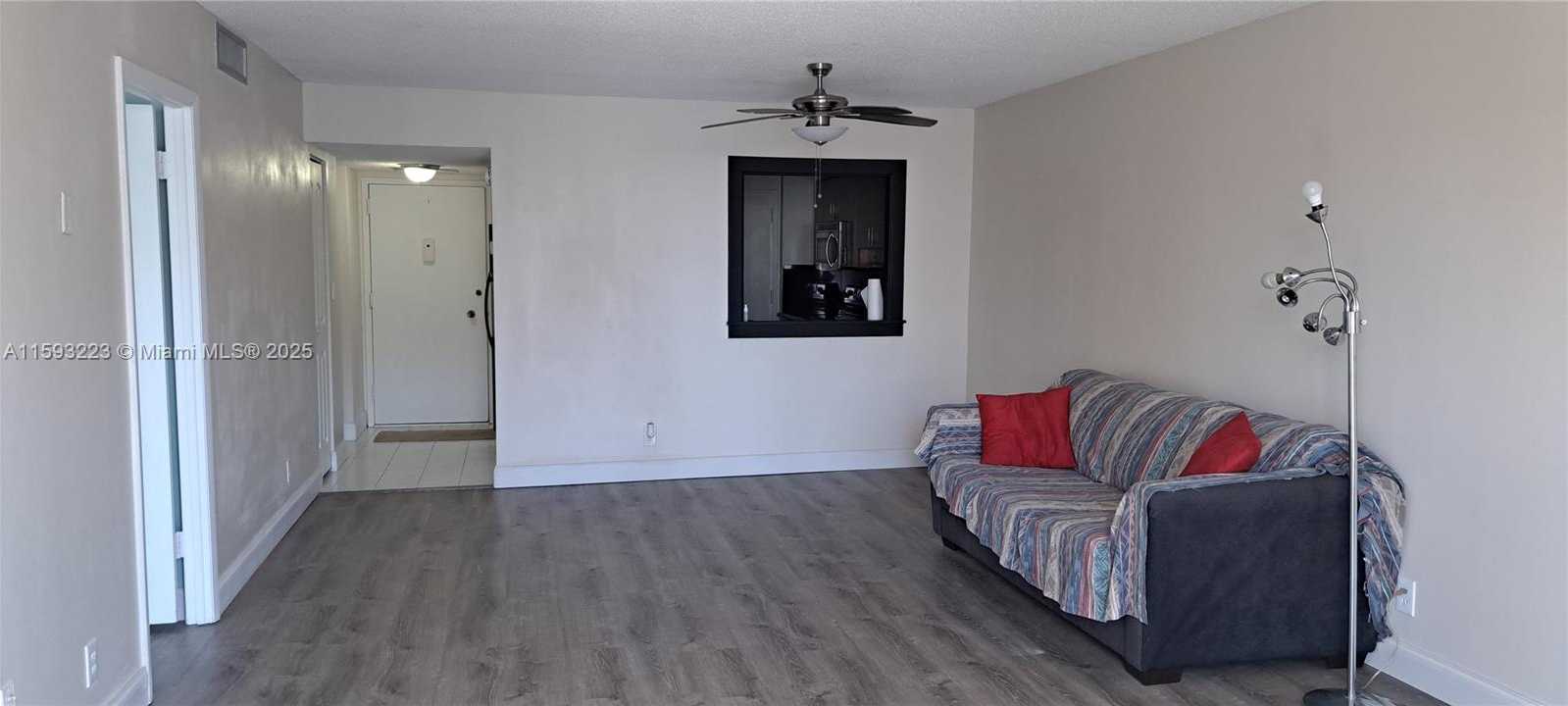 Small Image of 427 GOLDEN ISLES DR #5H, Hallandale Beach Number 10