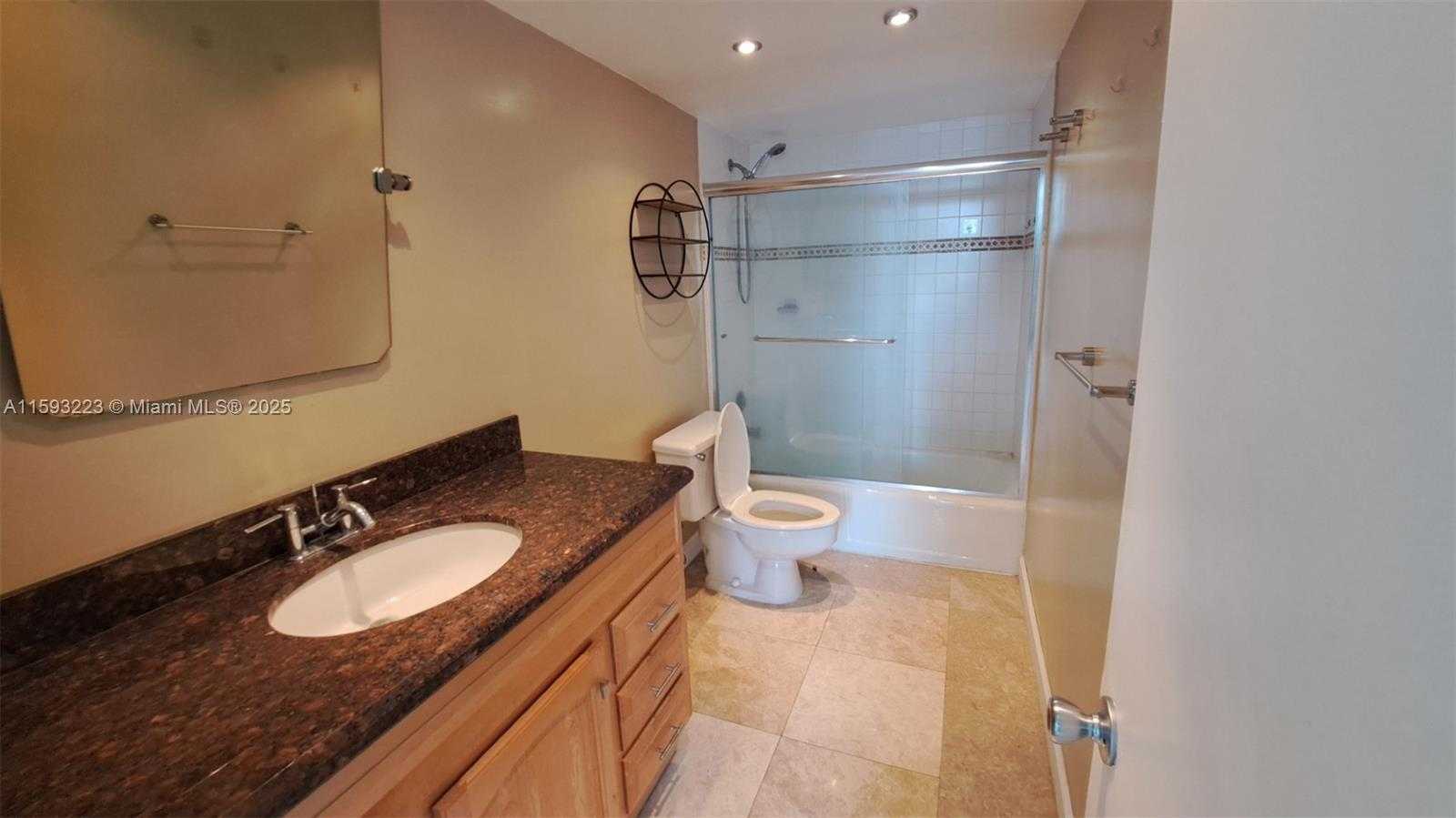 Small Image of 427 GOLDEN ISLES DR #5H, Hallandale Beach Number 11