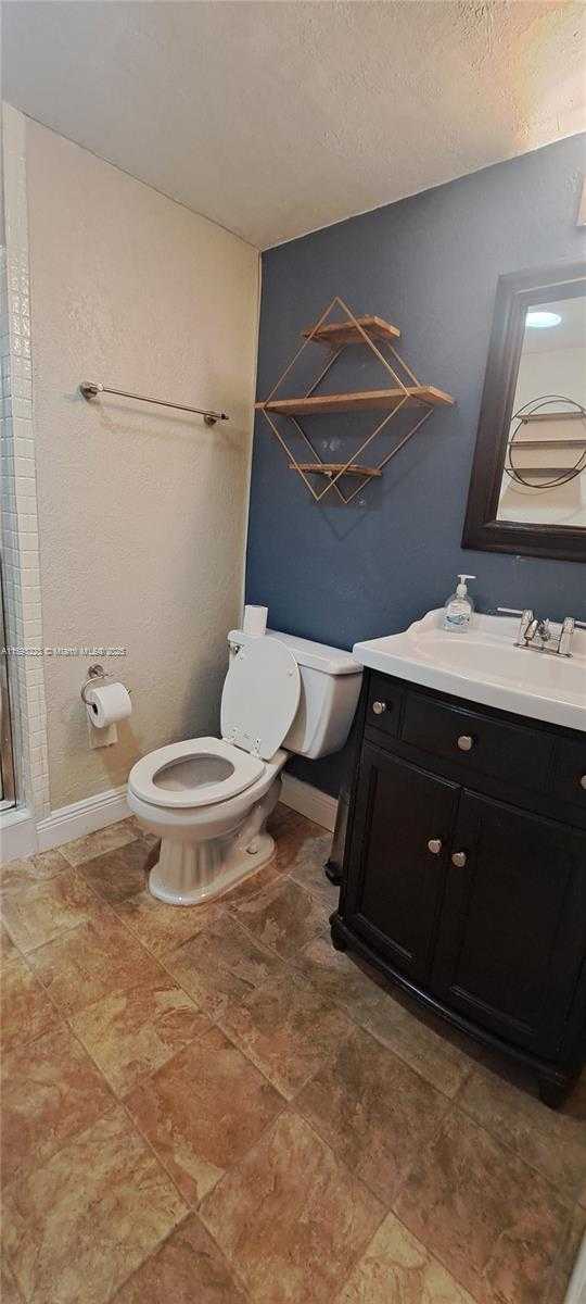 Small Image of 427 GOLDEN ISLES DR #5H, Hallandale Beach Number 12