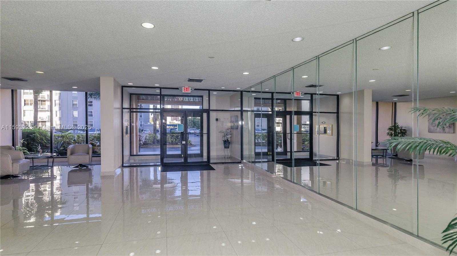 Small Image of 427 GOLDEN ISLES DR #5H, Hallandale Beach Number 14