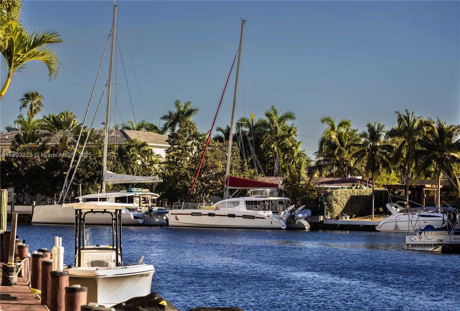 Small Image of 427 GOLDEN ISLES DR #5H, Hallandale Beach Number 16