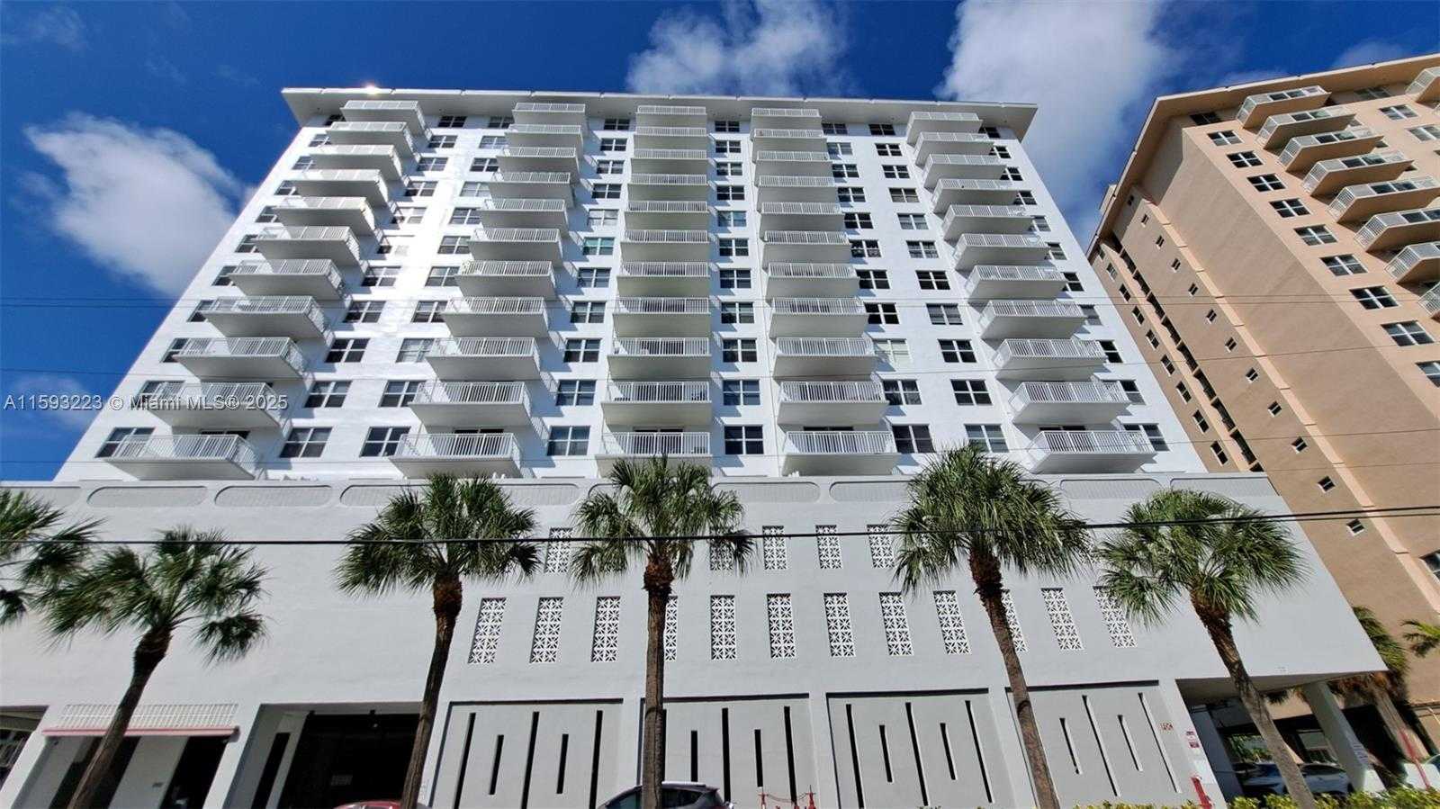 Small Image of 427 GOLDEN ISLES DR #5H, Hallandale Beach Number 2