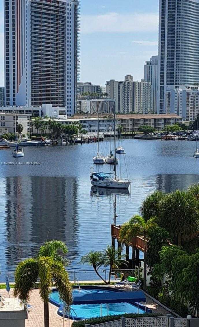 Small Image of 427 GOLDEN ISLES DR #5H, Hallandale Beach Number 3