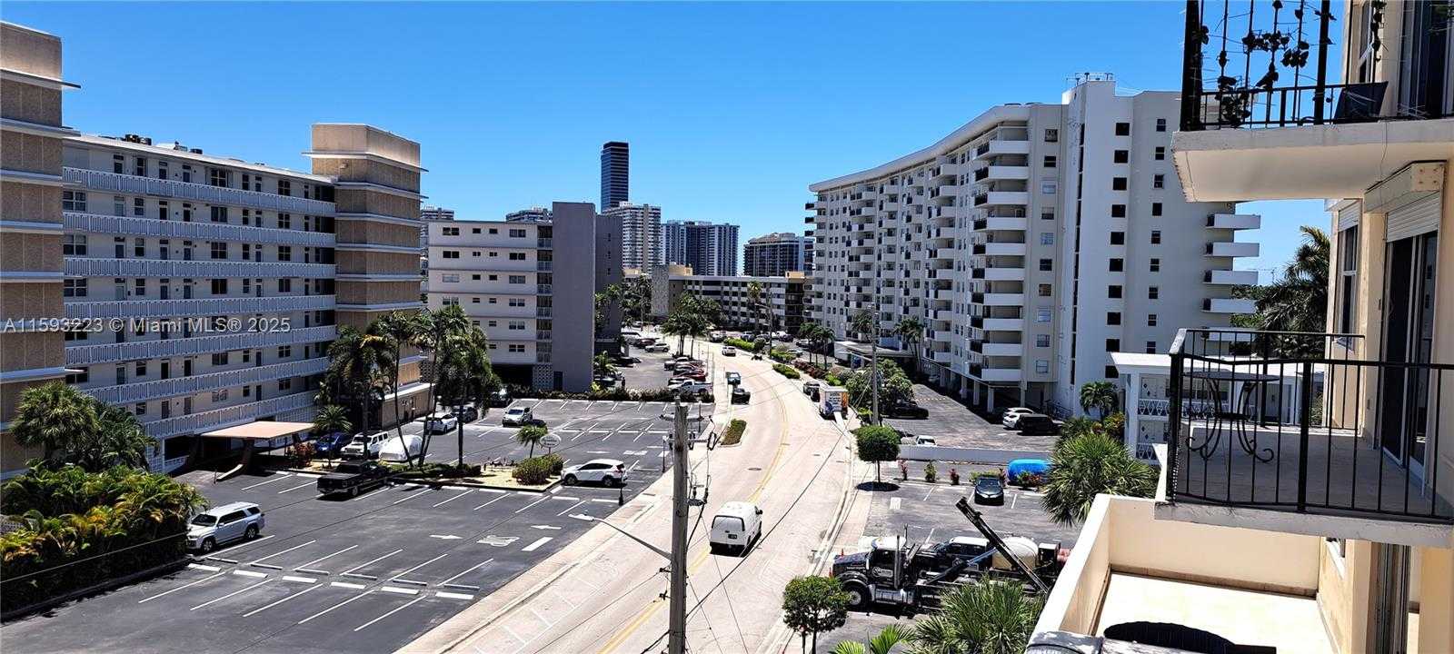 Small Image of 427 GOLDEN ISLES DR #5H, Hallandale Beach Number 5