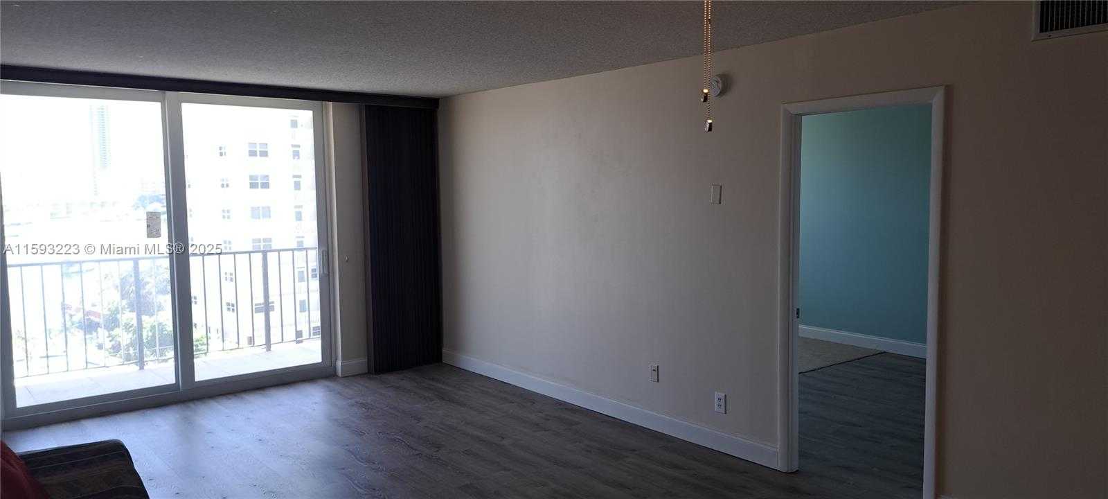 Small Image of 427 GOLDEN ISLES DR #5H, Hallandale Beach Number 8