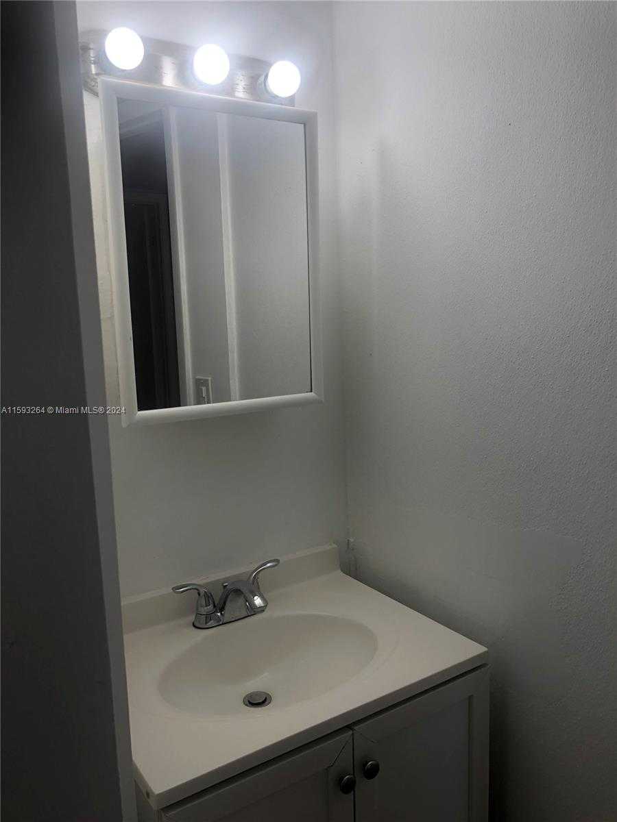 Small Image of 8850 FONTAINEBLEAU BLVD #101, Miami Number 12