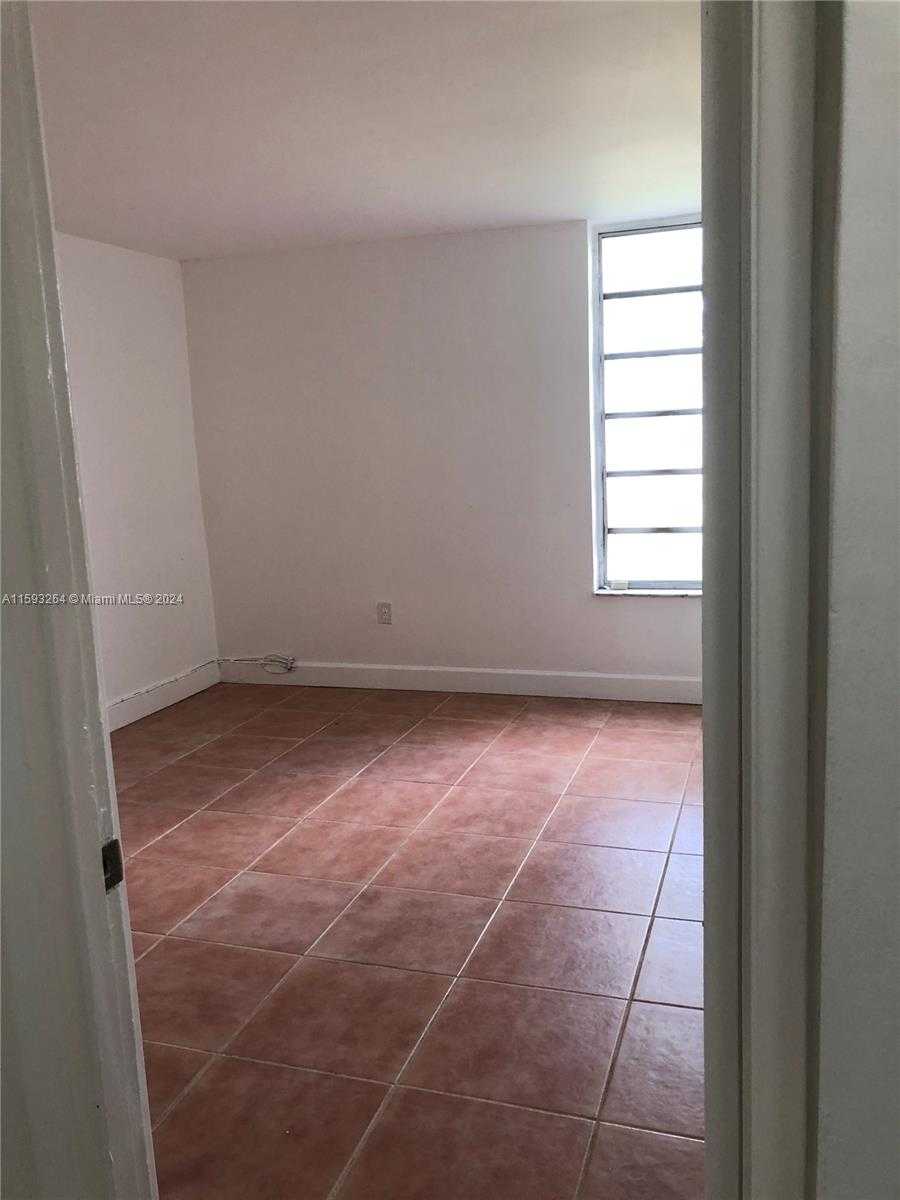 Small Image of 8850 FONTAINEBLEAU BLVD #101, Miami Number 16