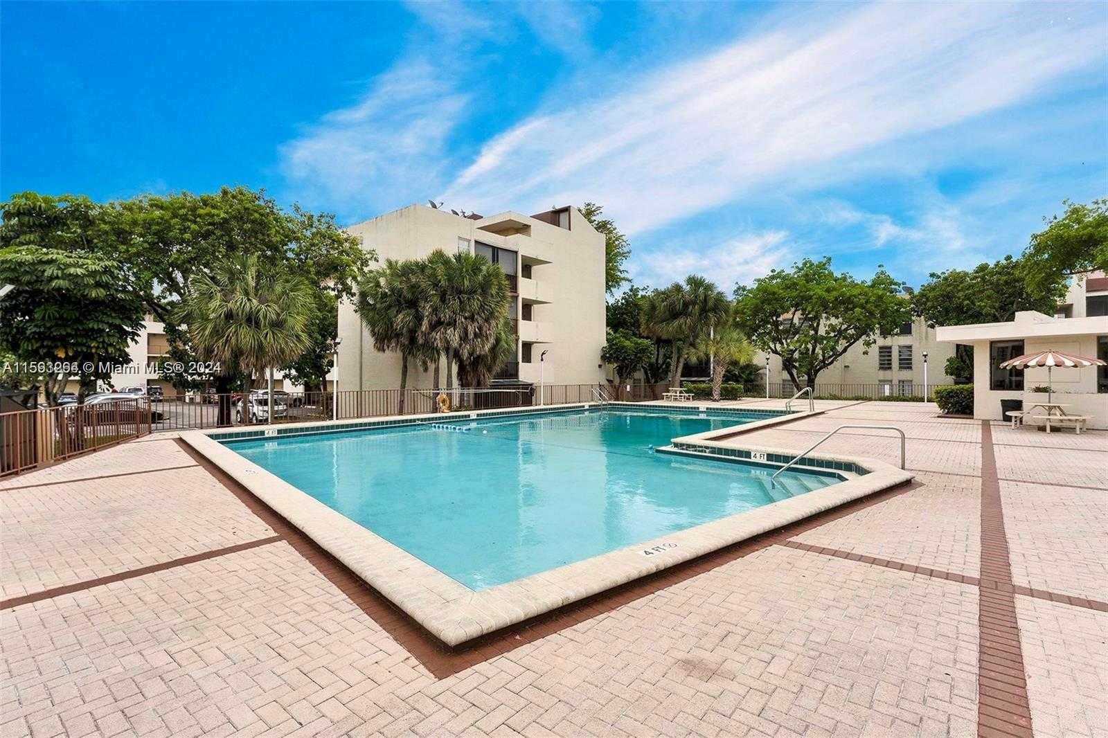 Small Image of 8850 FONTAINEBLEAU BLVD #101, Miami Number 20
