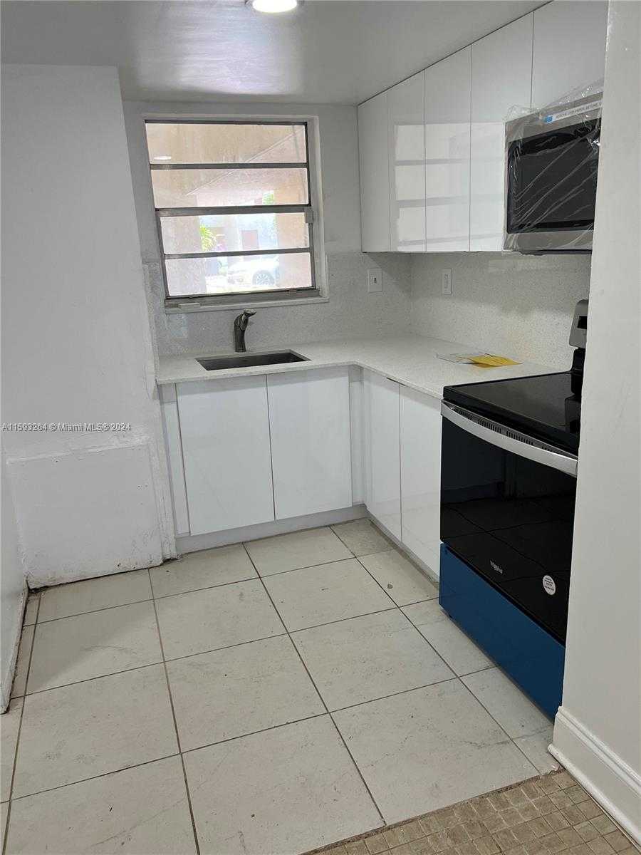 Small Image of 8850 FONTAINEBLEAU BLVD #101, Miami Number 4
