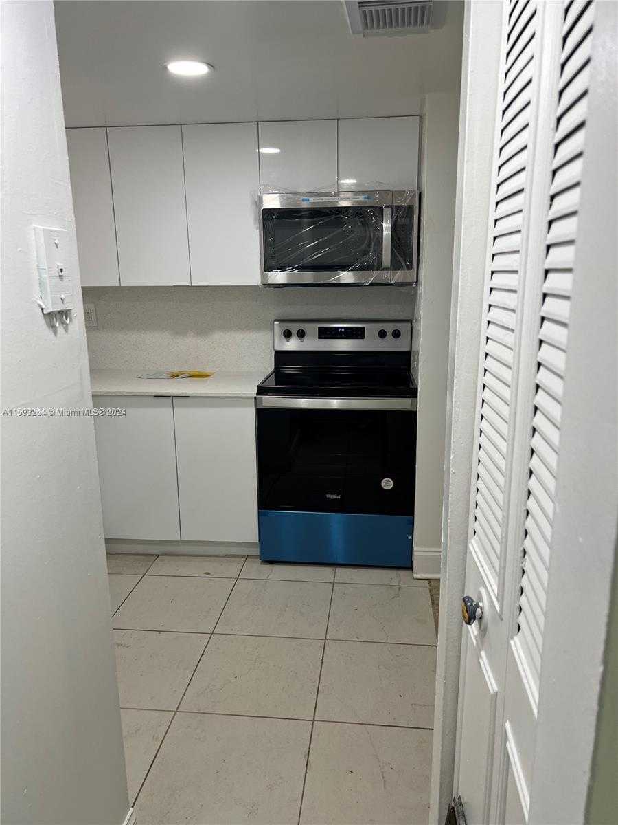 Small Image of 8850 FONTAINEBLEAU BLVD #101, Miami Number 6