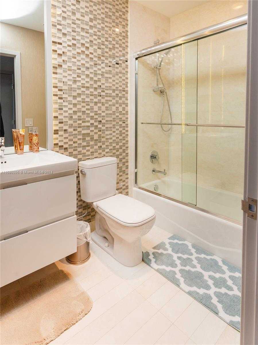 Small Image of 17301 BISCAYNE BLVD #L-PH-10, North Miami Beach Number 11