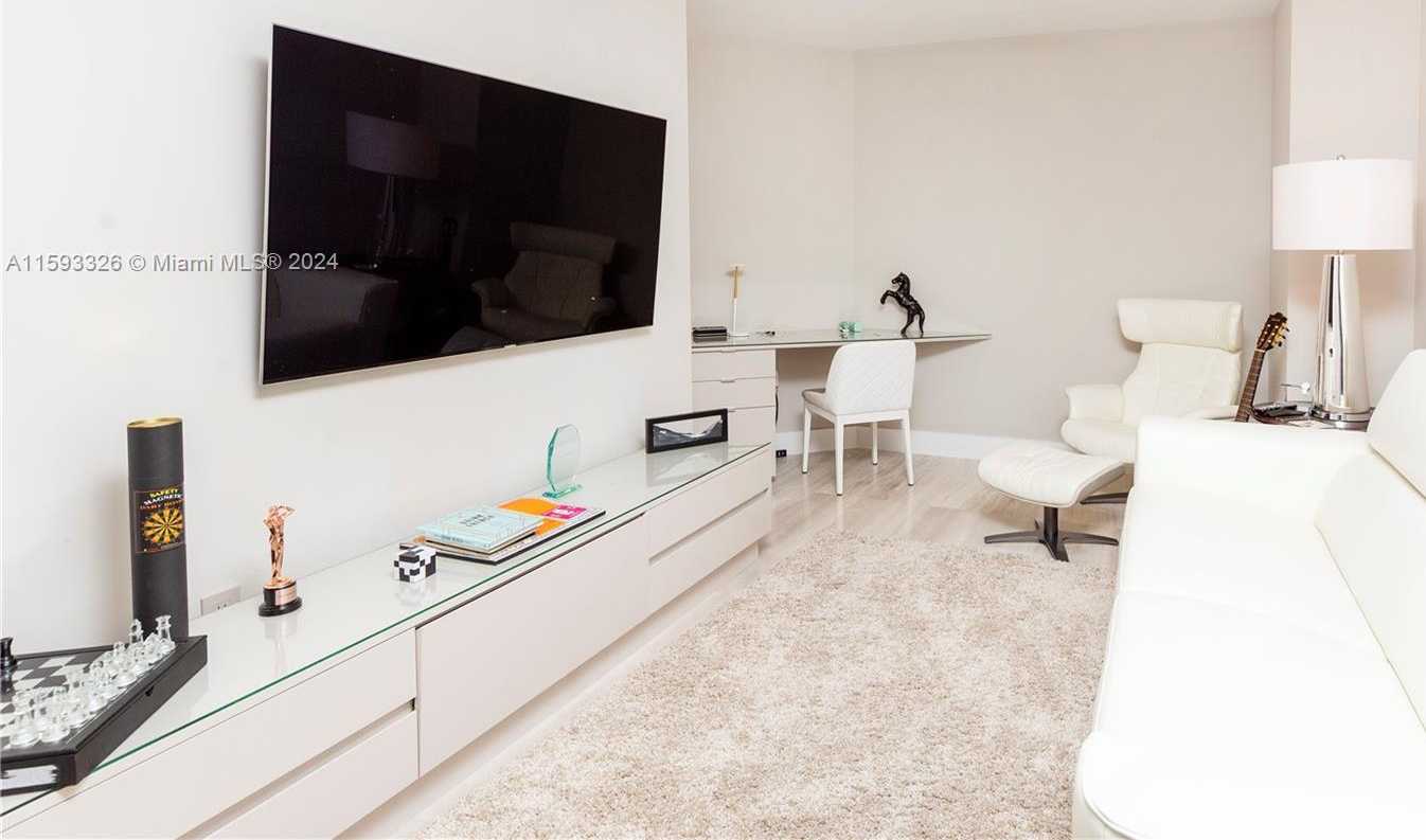 Small Image of 17301 BISCAYNE BLVD #L-PH-10, North Miami Beach Number 12